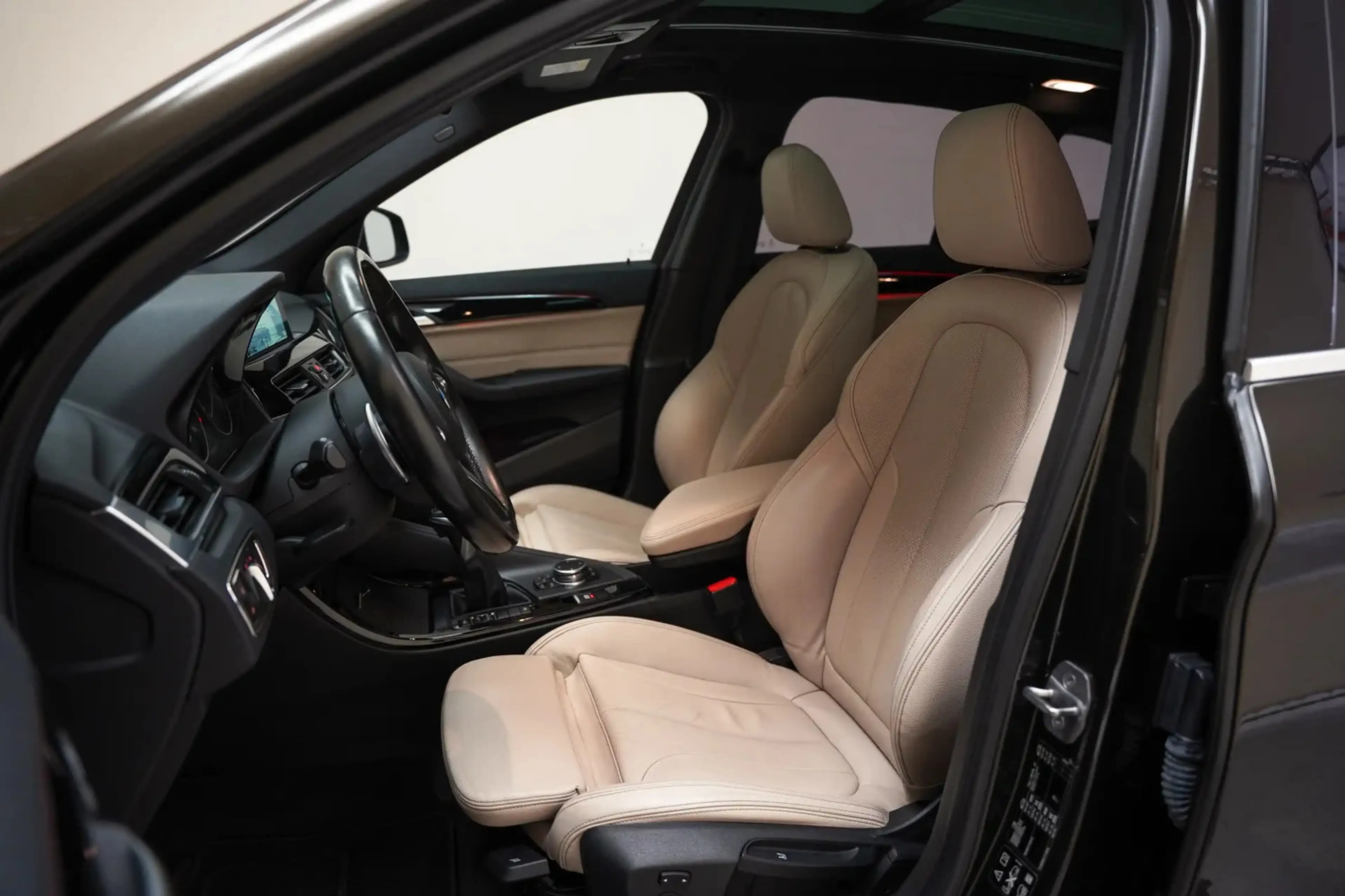 BMW X1 xDrive20i xLine Aut. [ Panoramadak Head-up Leder S — photo 11
