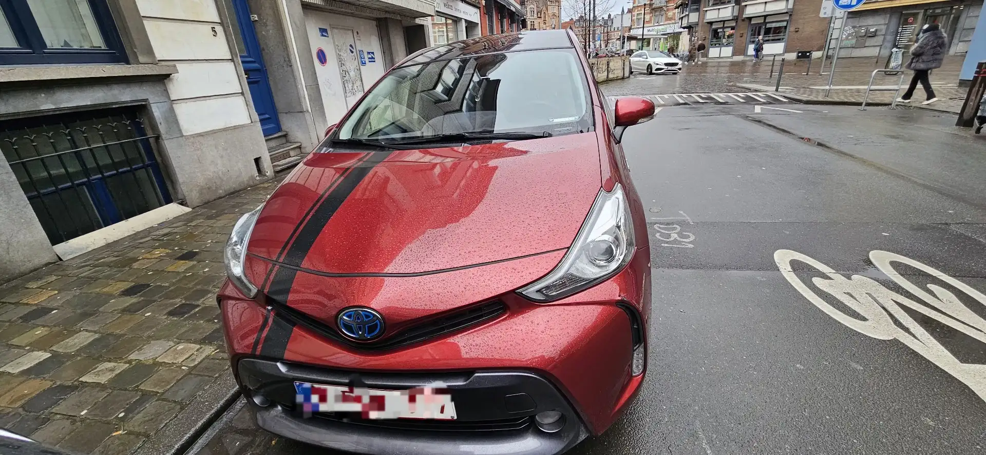 Toyota Prius+ grande 7pl Rojo - 1