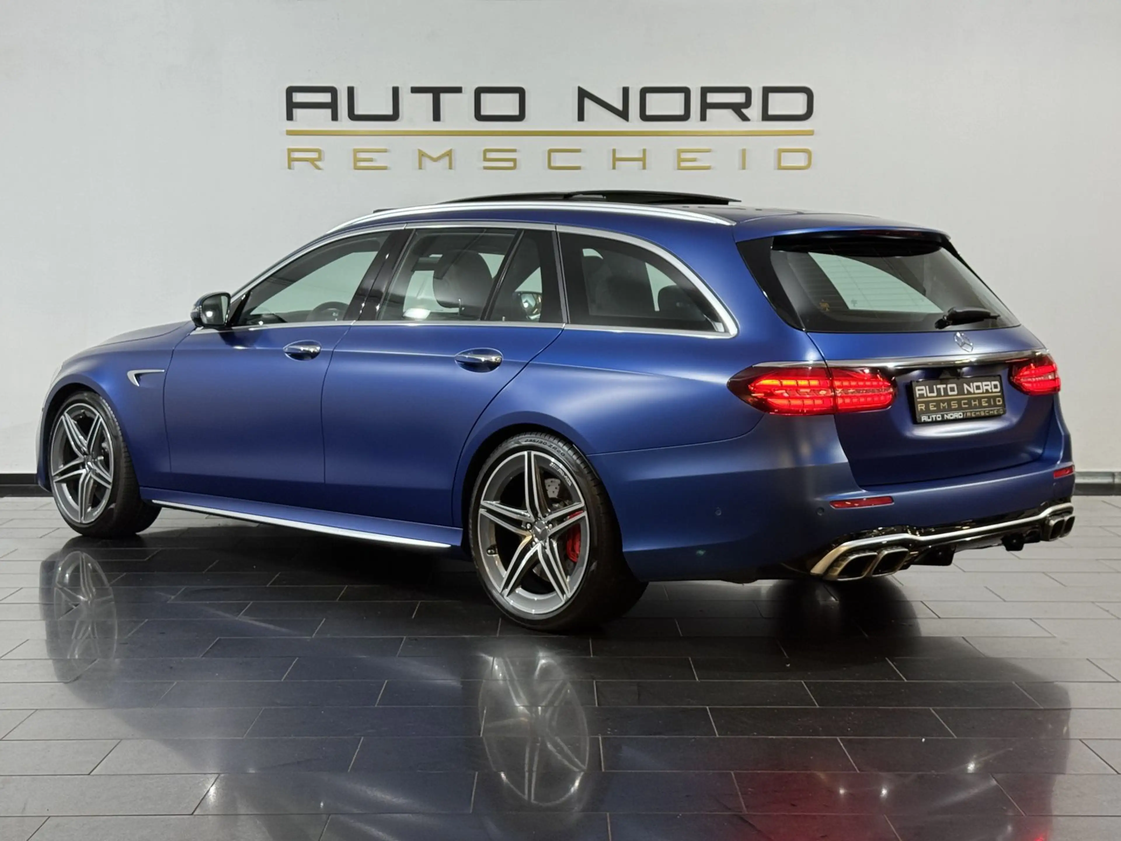 Mercedes-Benz E 63 AMG S 4M*Pano*Nappa*360°*MATT*HeadUP*AHK* — photo 10