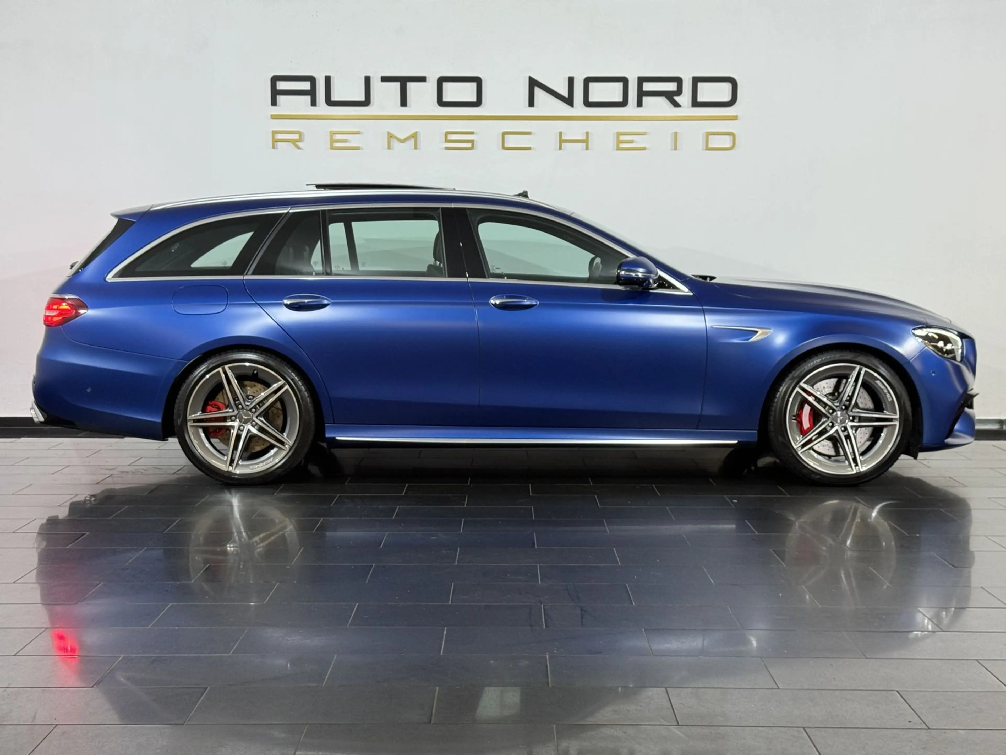 Mercedes-Benz E 63 AMG S 4M*Pano*Nappa*360°*MATT*HeadUP*AHK* — photo 5