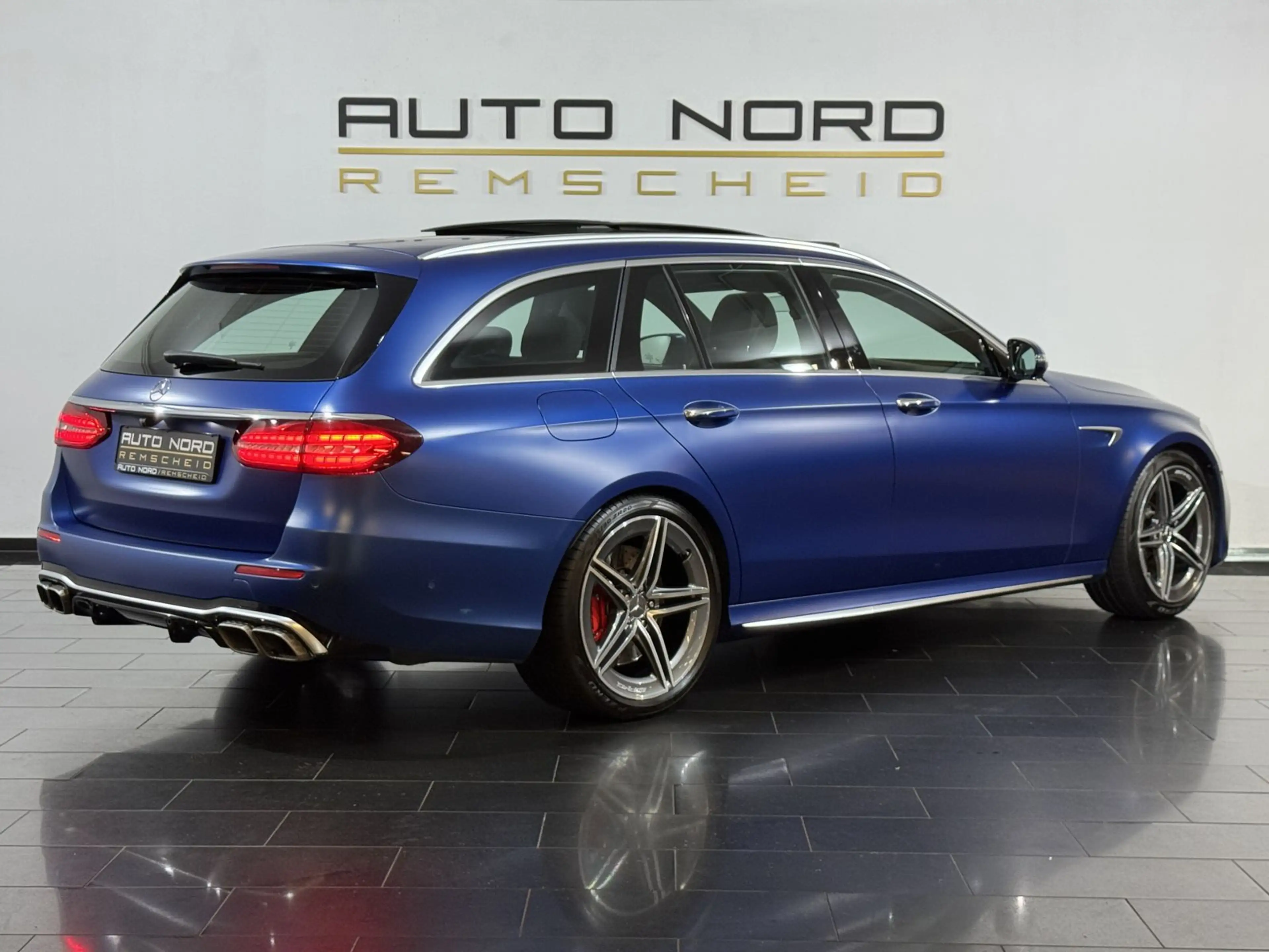 Mercedes-Benz E 63 AMG S 4M*Pano*Nappa*360°*MATT*HeadUP*AHK* — photo 7