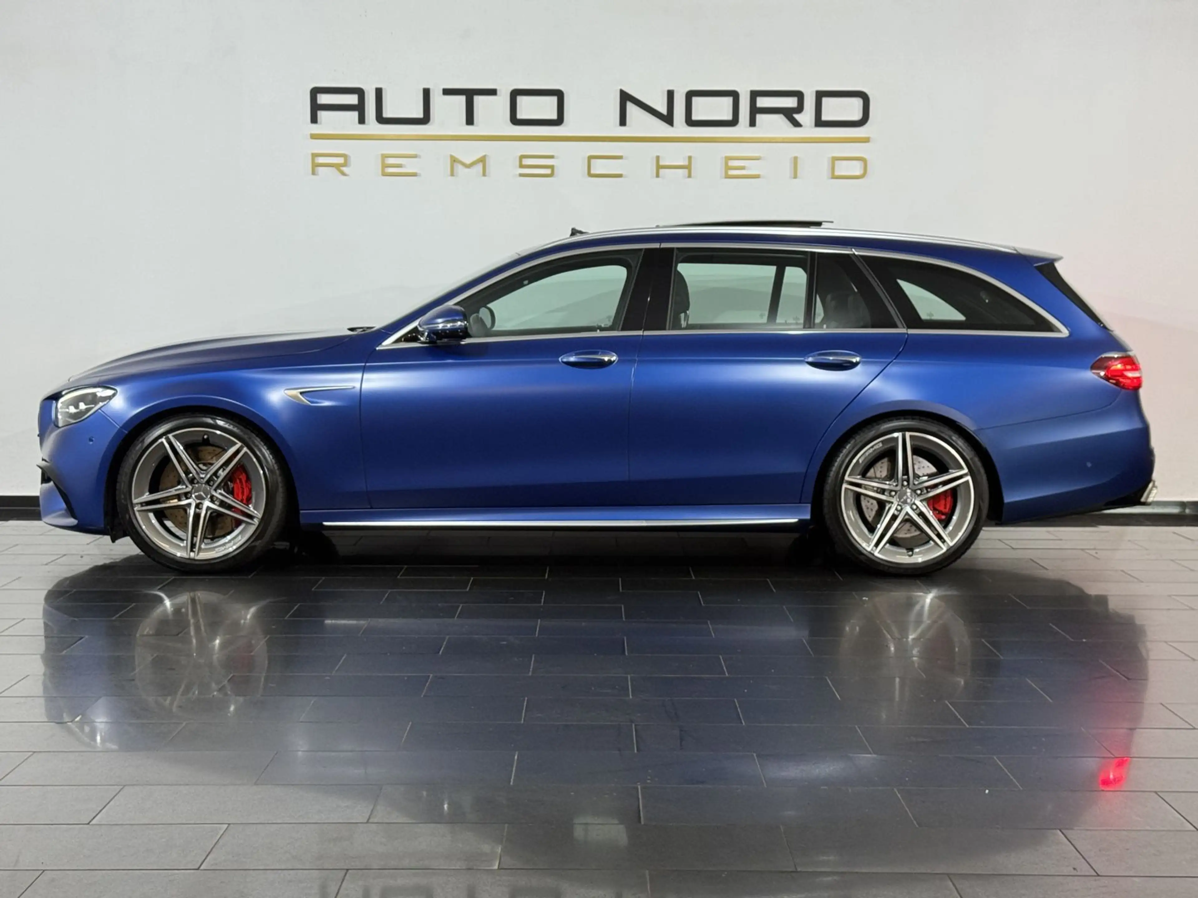 Mercedes-Benz E 63 AMG S 4M*Pano*Nappa*360°*MATT*HeadUP*AHK* — photo 12