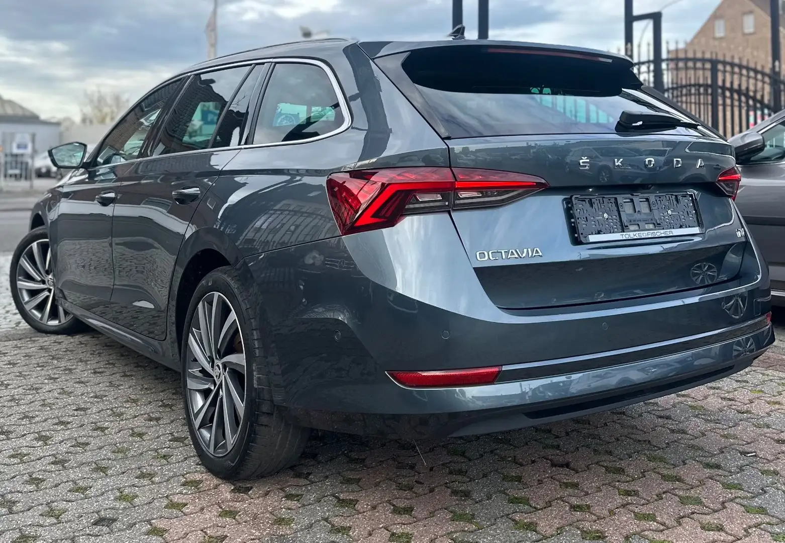 Skoda Octavia *FIRST EDITION*HUD-LED*PANO*NAVI-KAM-NR Gris - 2