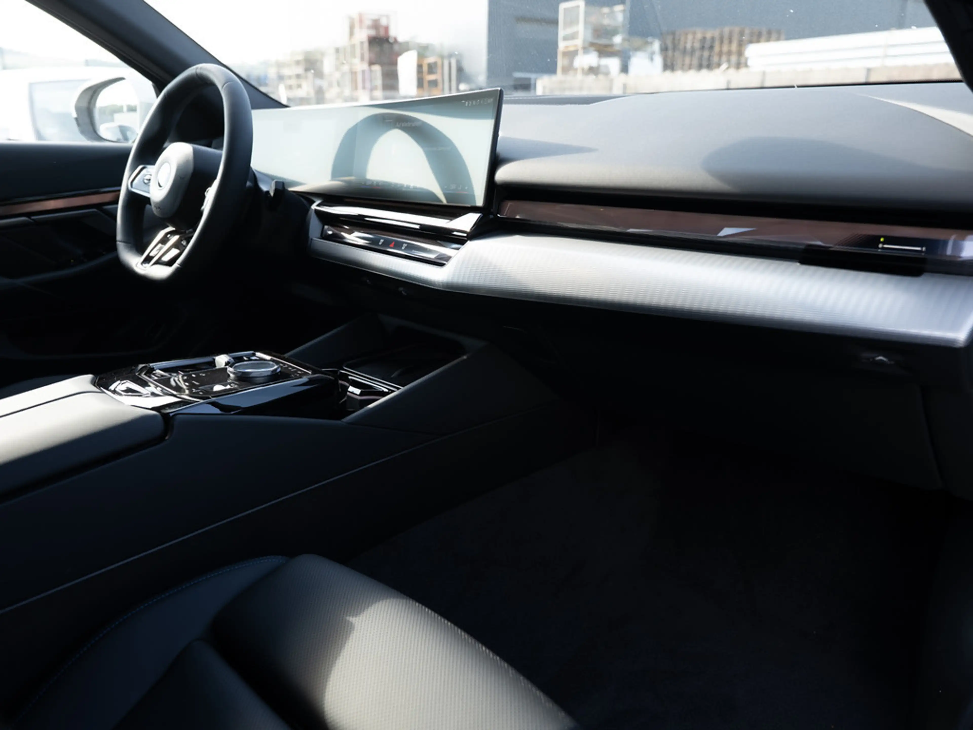 BMW i5 Touring 40 e M-Sport Pro 360° LED HUD ACC — photo 8