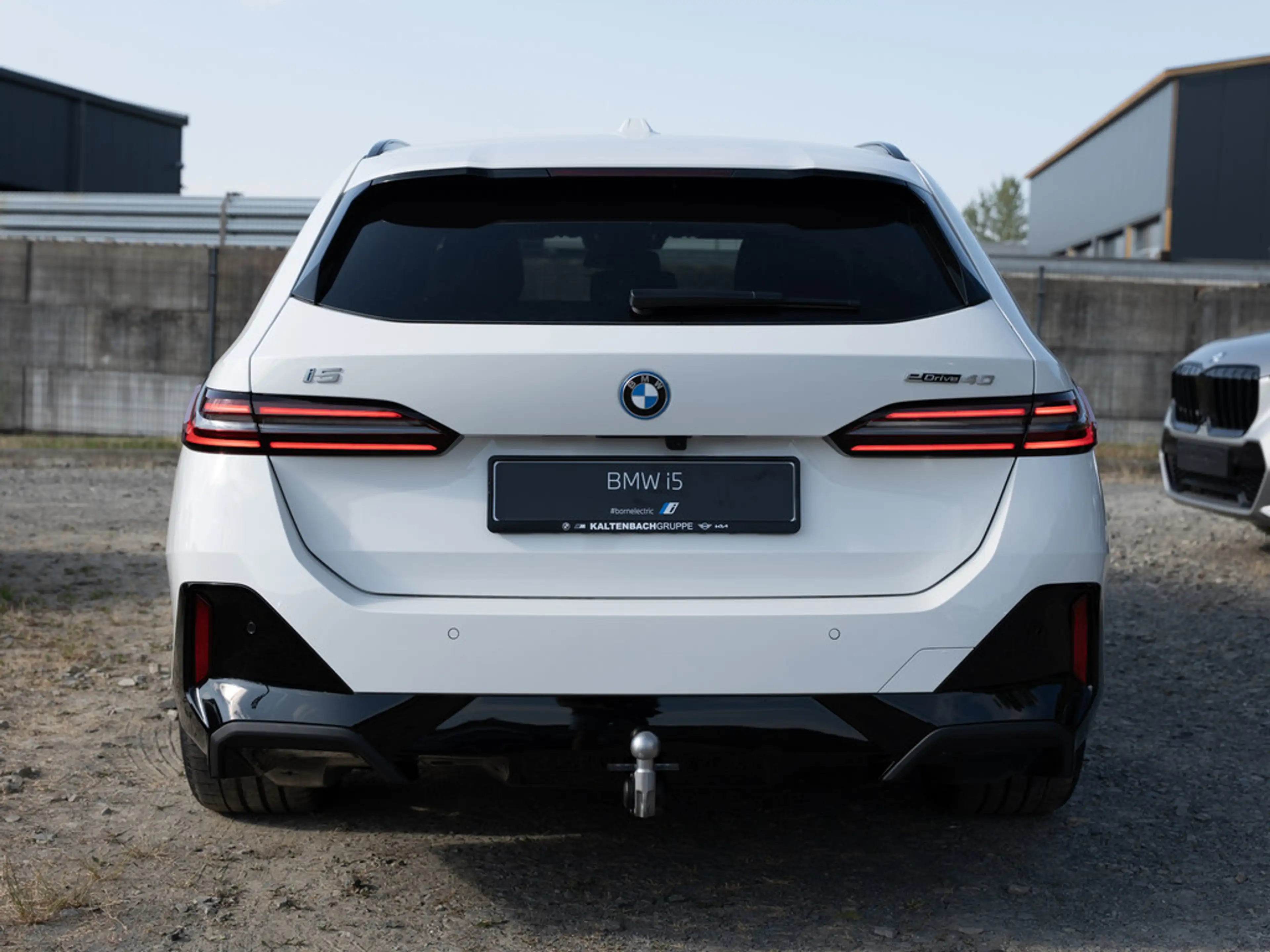 BMW i5 Touring 40 e M-Sport Pro 360° LED HUD ACC — photo 6