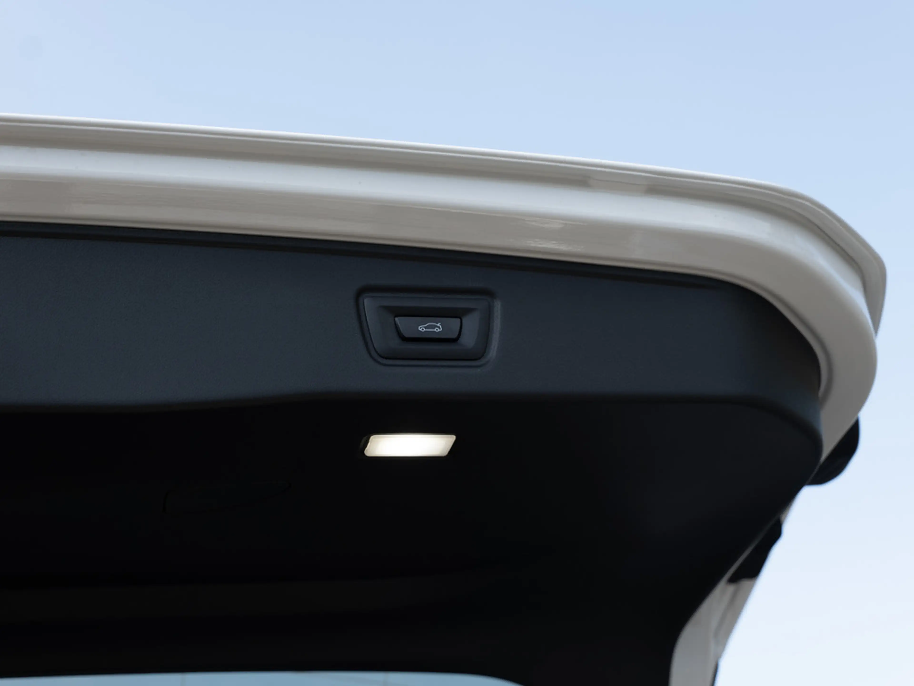 BMW i5 Touring 40 e M-Sport Pro 360° LED HUD ACC — photo 13