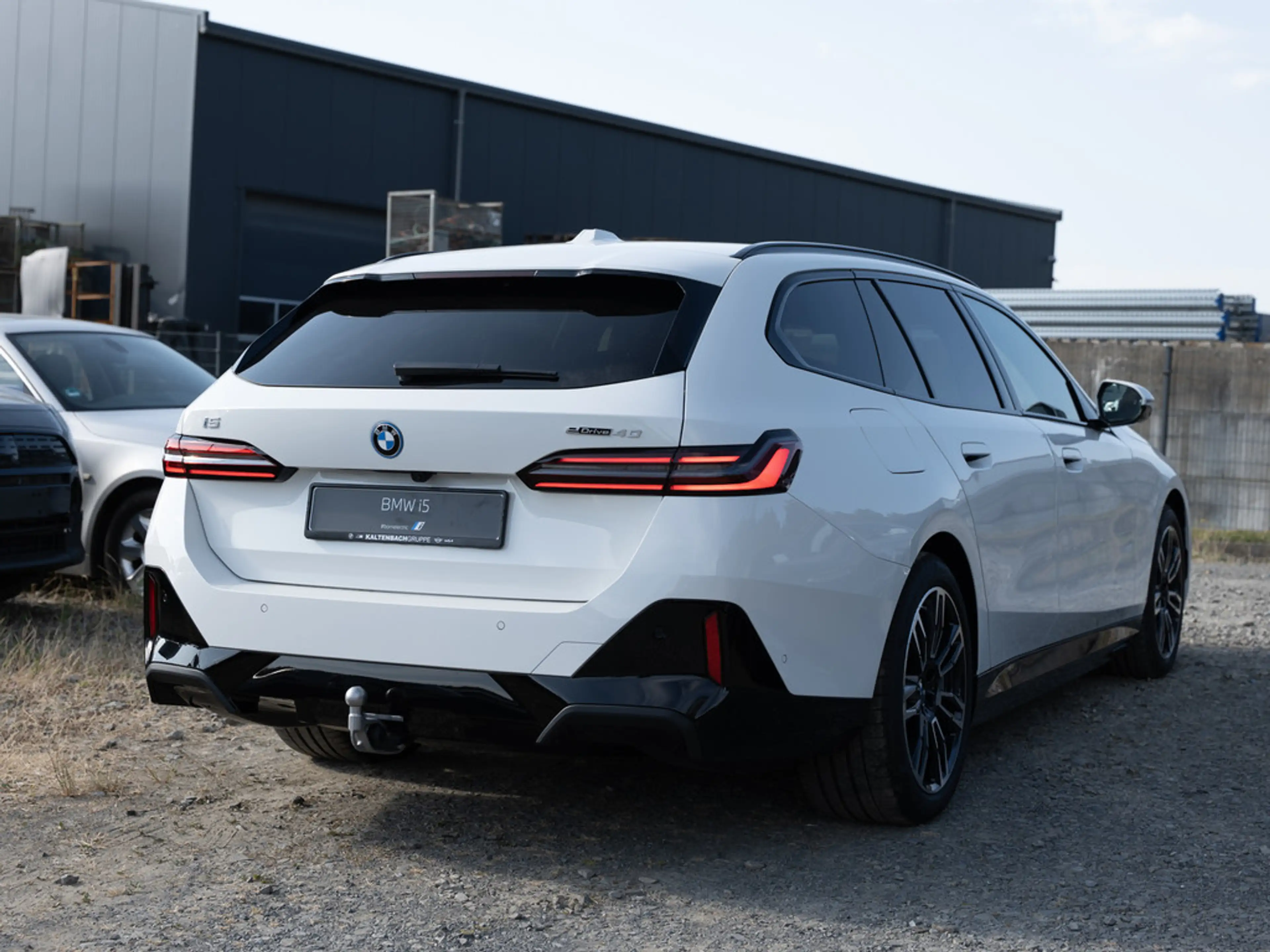 BMW i5 Touring 40 e M-Sport Pro 360° LED HUD ACC — photo 5