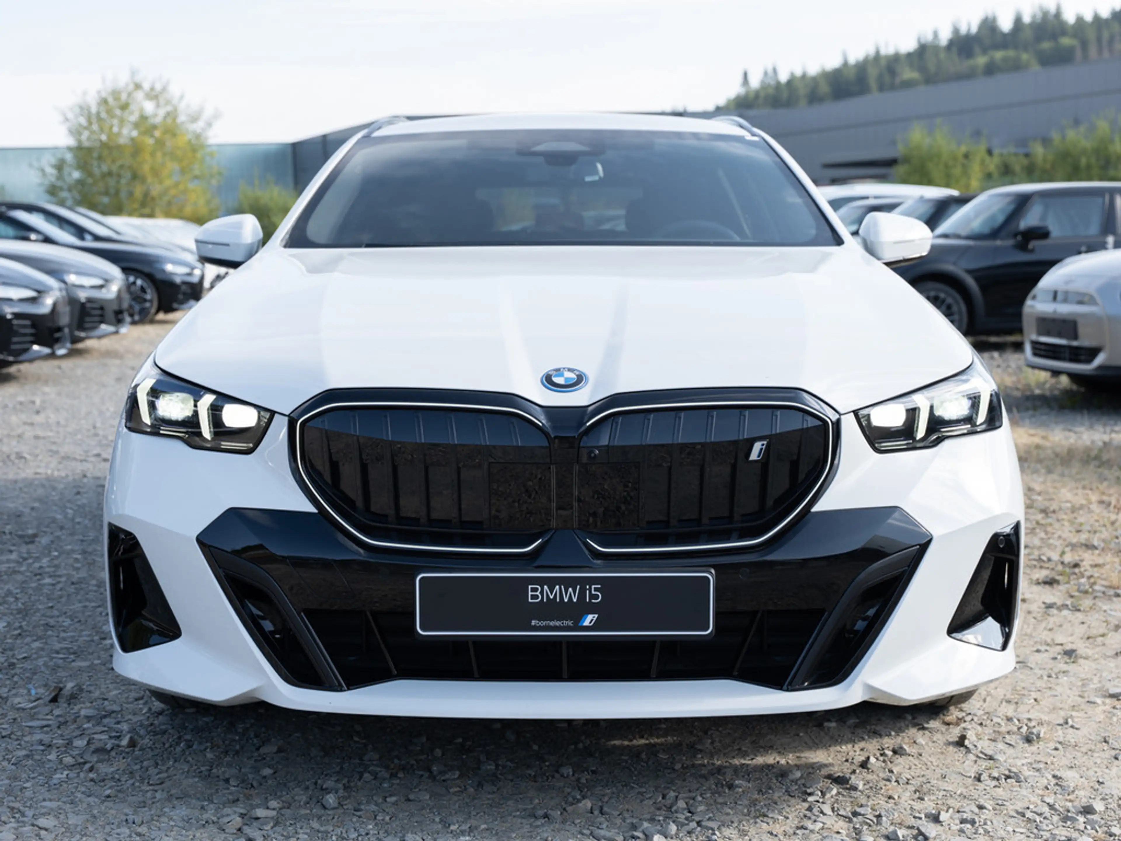 BMW i5 Touring 40 e M-Sport Pro 360° LED HUD ACC — photo 3
