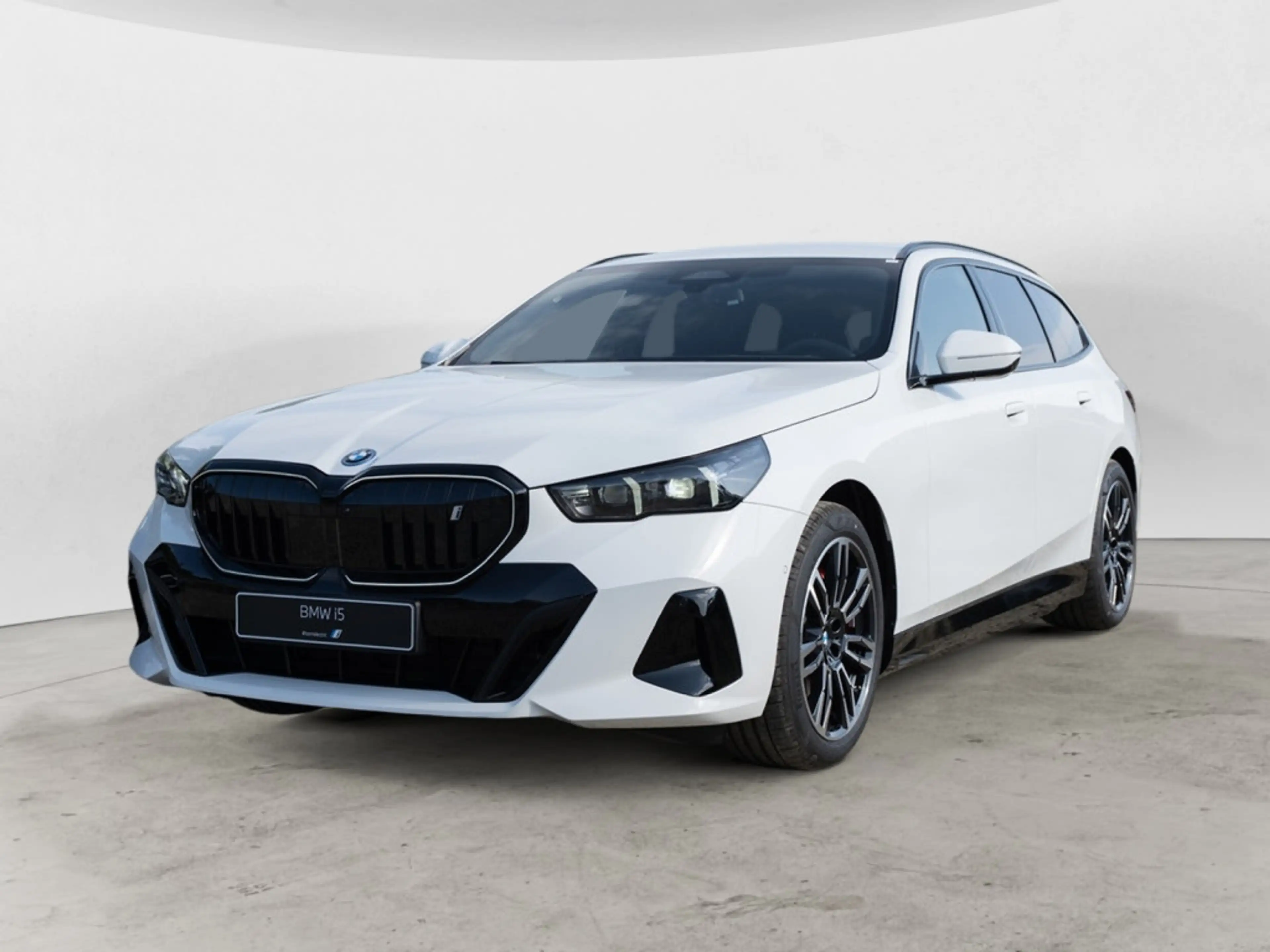 BMW i5 Touring 40 e M-Sport Pro 360° LED HUD ACC — photo 2