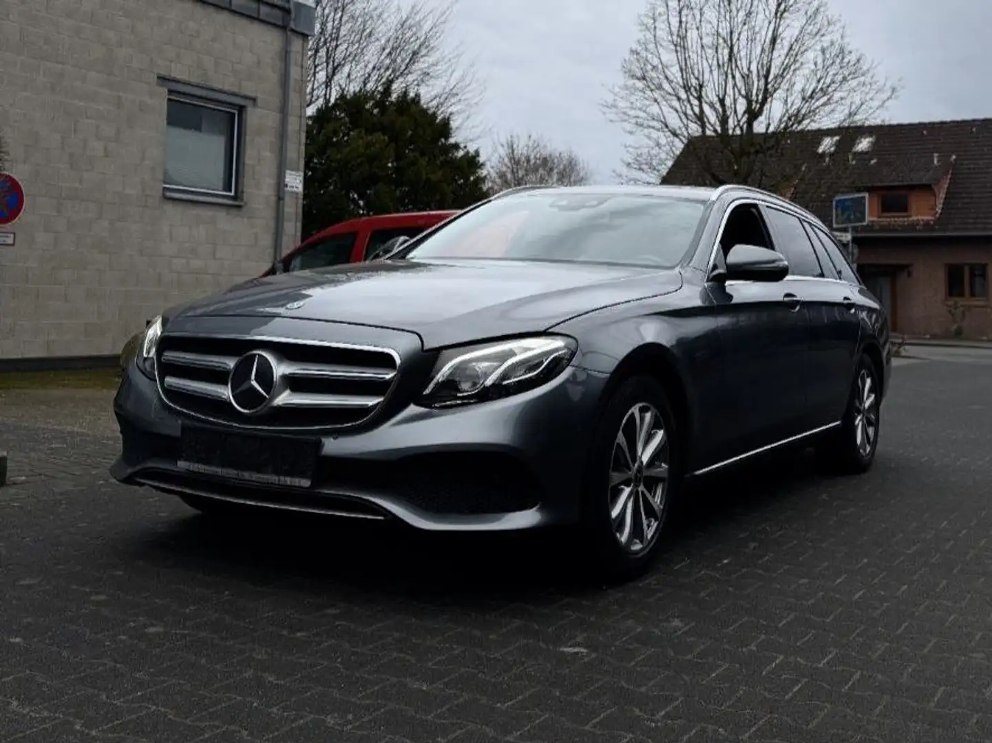 Mercedes-Benz E 220 E 220 d 4Matic  9G-TRONIC Avantgarde - 2