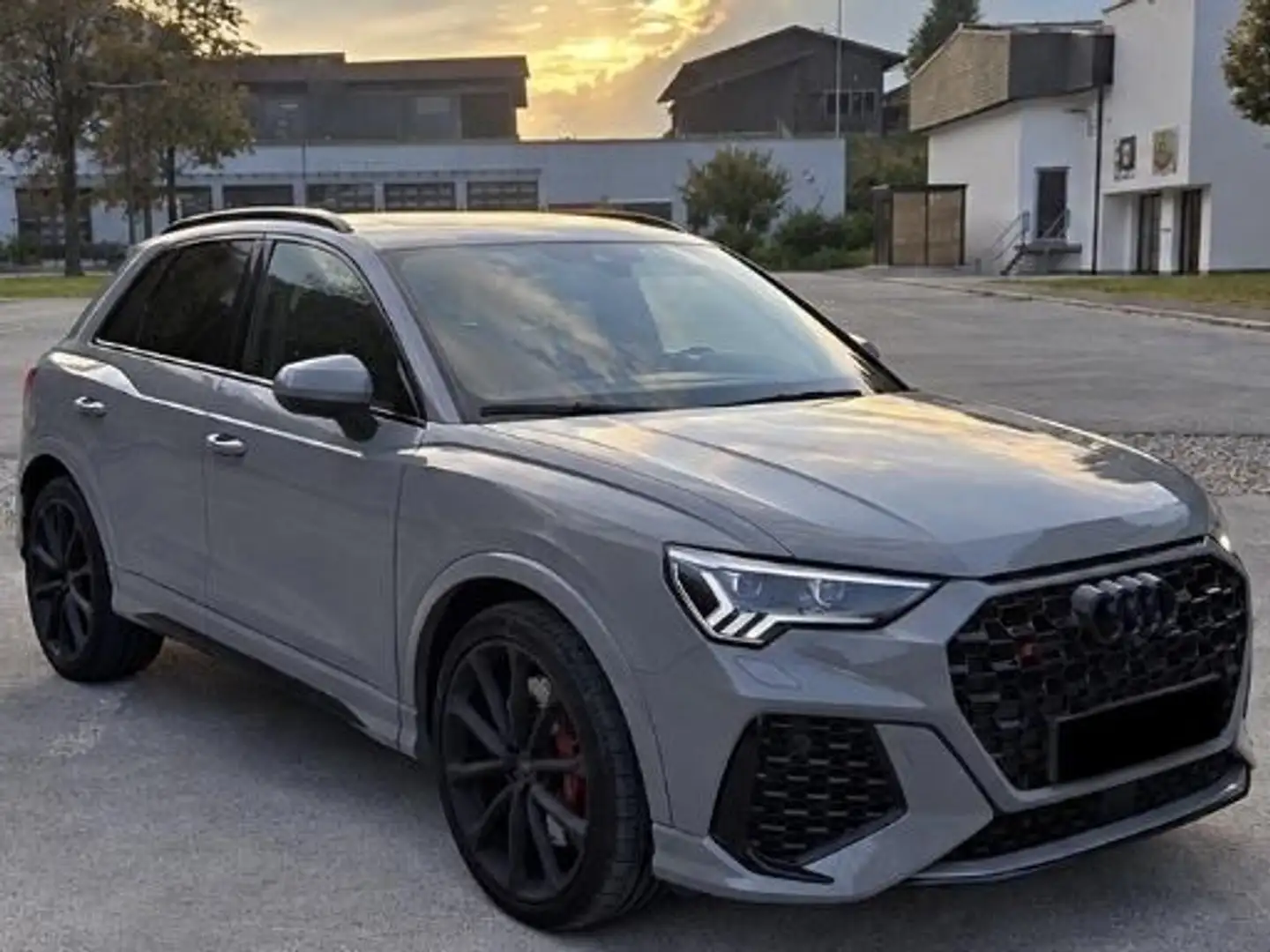 Audi RS Q3 RSQ3 2,5 TFSI quattro S-tronic S-line Grau - 2