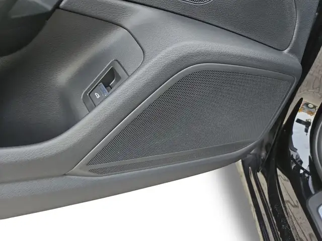 Audi S6 view 11