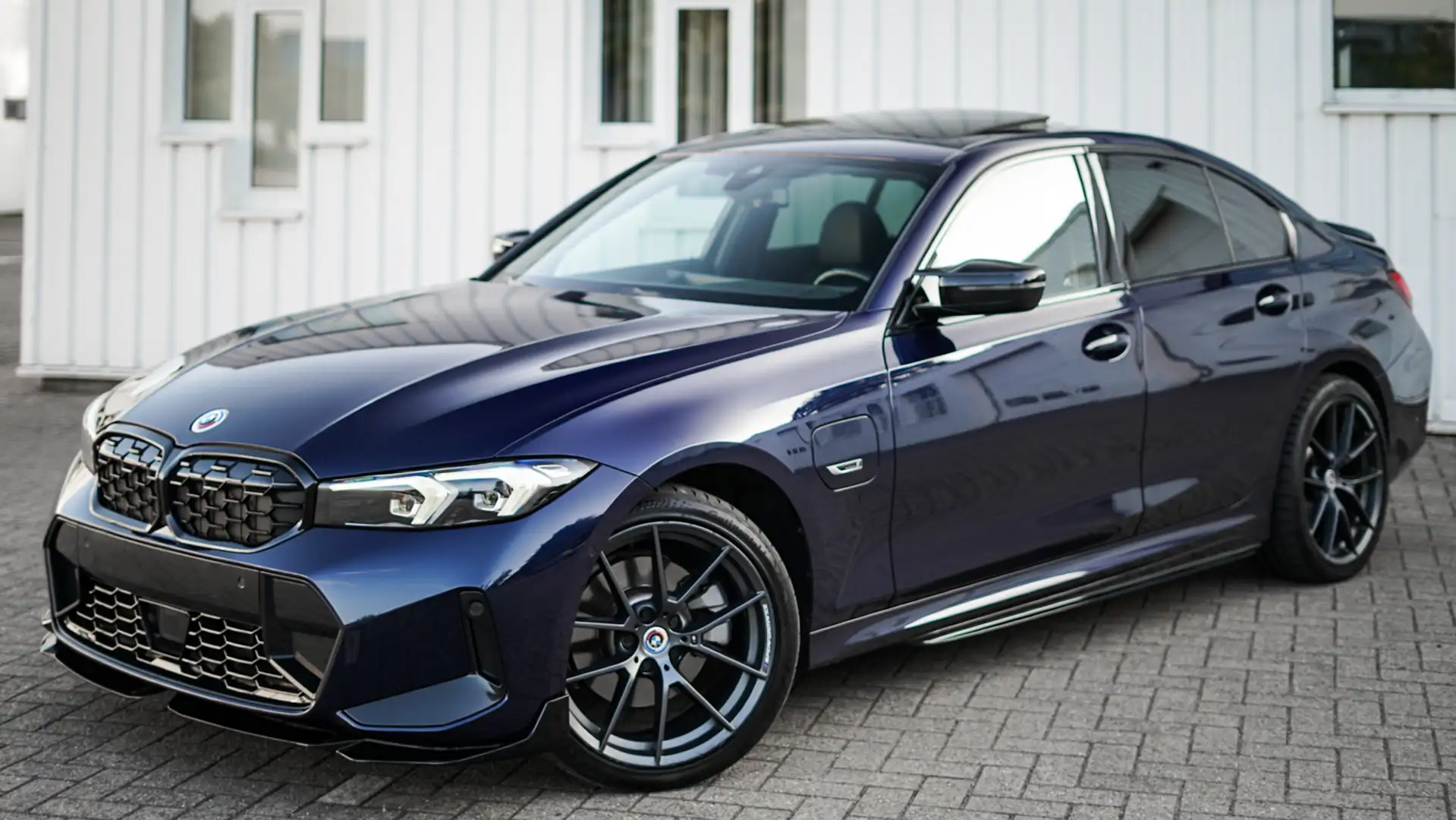 BMW 330 e xDrive*pano*Carbon*Headup*Adaptivecrs*keyless… - 2