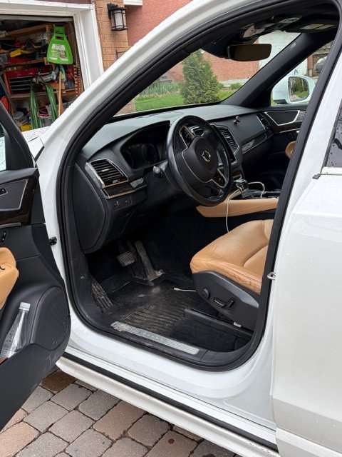2018 Volvo XC90 Momentum. T6 Gas, Turbo, 7 passenger. fully loaded alt 5