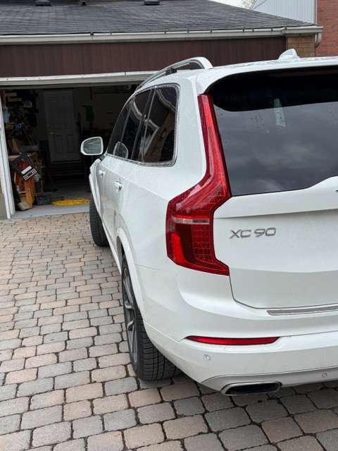 2018 Volvo XC90 Momentum. T6 Gas, Turbo, 7 passenger. fully loaded alt 3