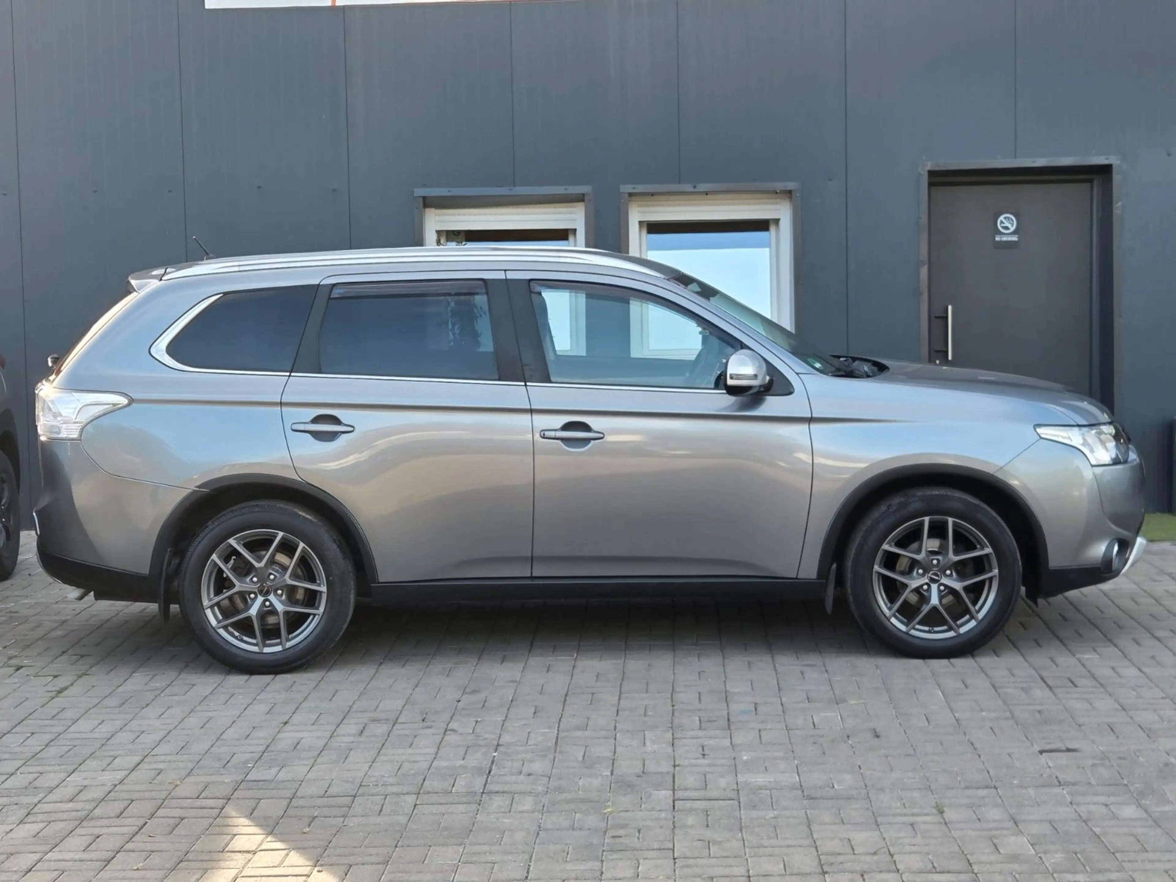 Mitsubishi Outlander Diamant Edition 4WD 2.2 D/KLIMA/AHK — photo 5