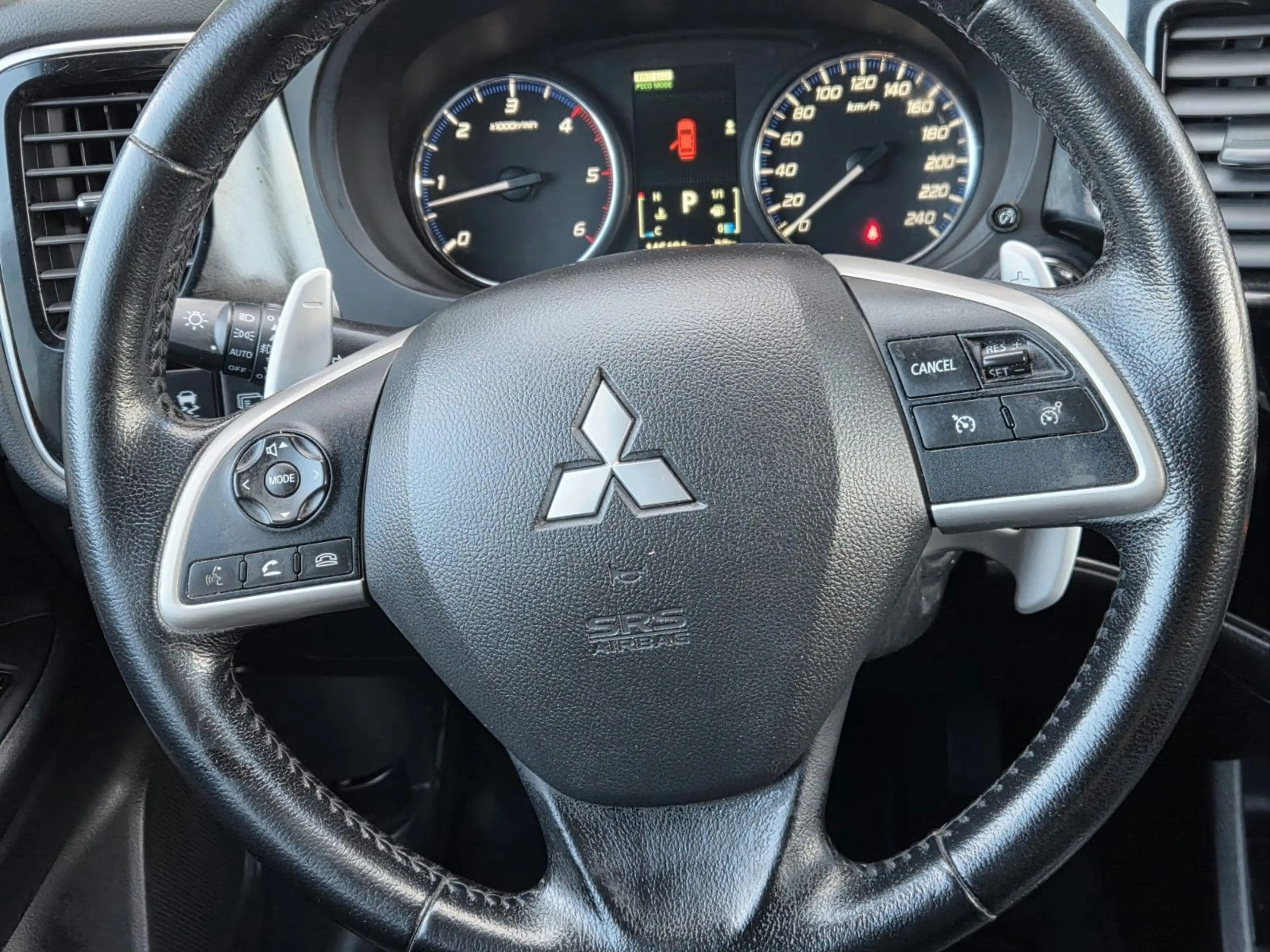 Mitsubishi Outlander Diamant Edition 4WD 2.2 D/KLIMA/AHK — photo 9