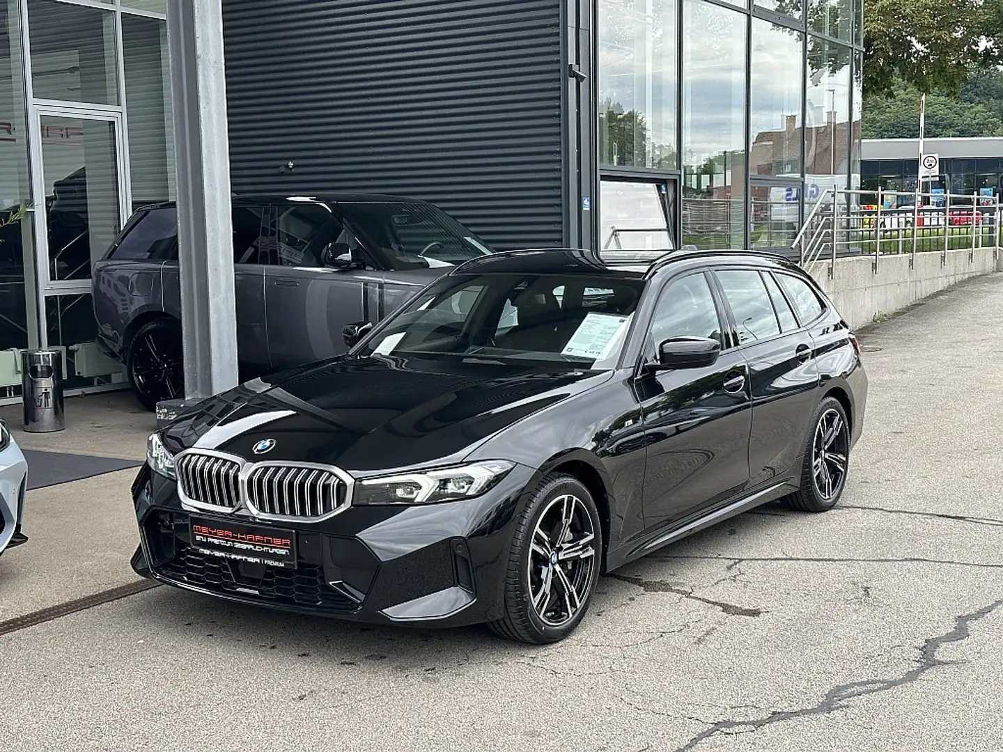 BMW 330 i xDrive Touring M-Paket Aut. Schwarz - 1