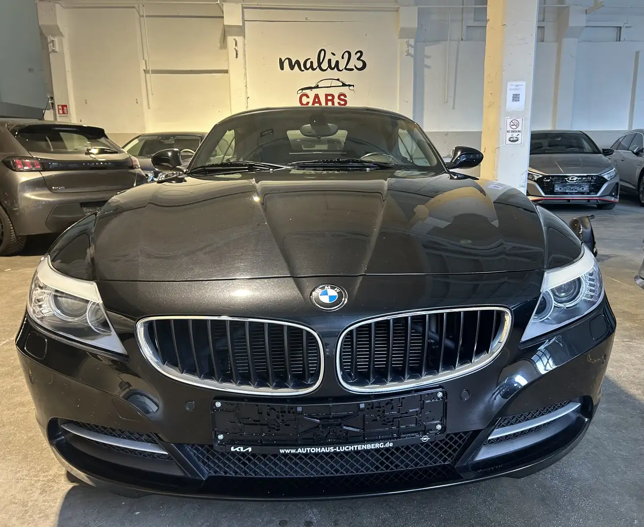BMW Z4 sdrive20i Zwart - 1