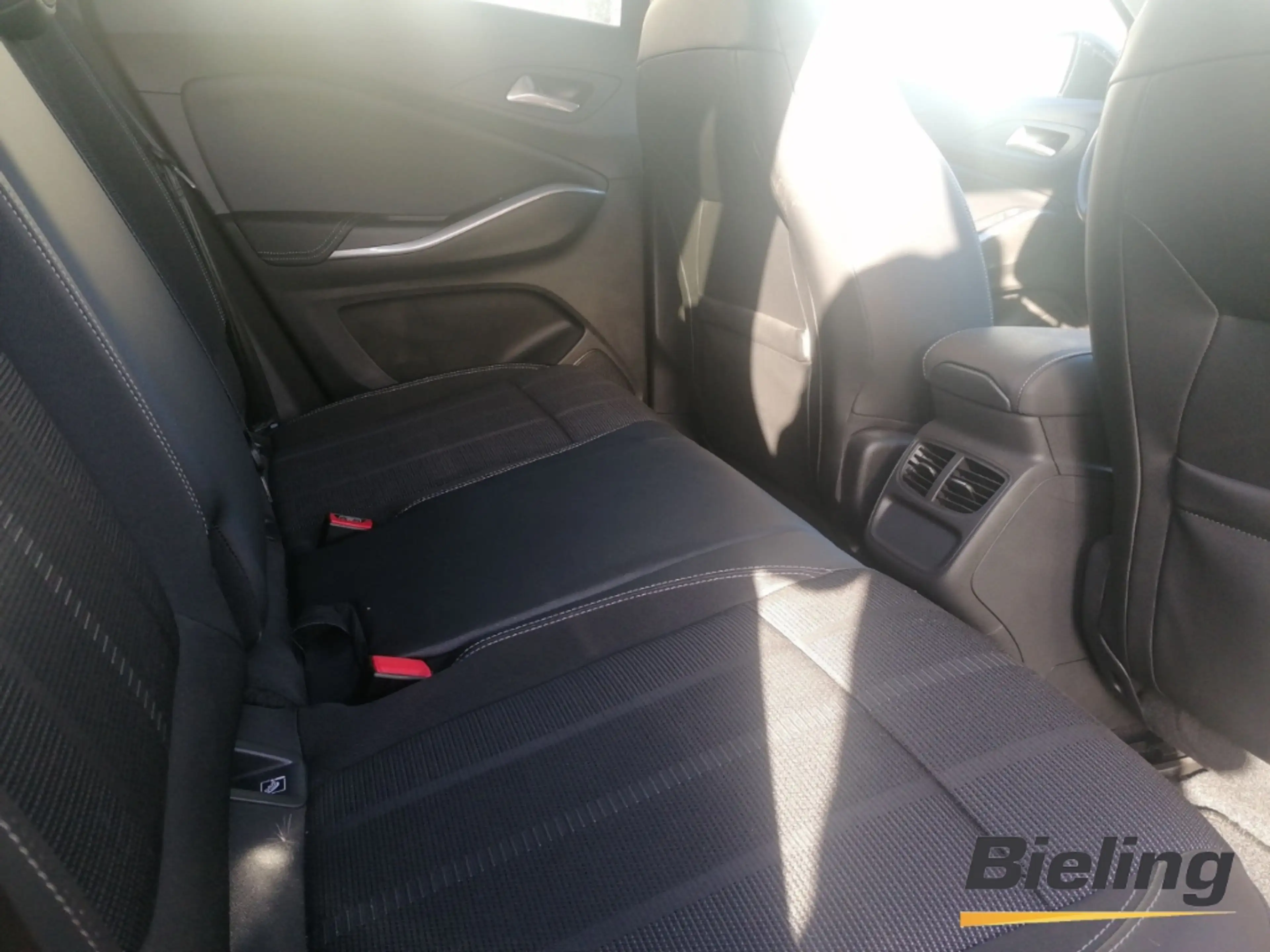 Opel Grandland , Elegance, 1.2 Direct Injection Turbo 96 — photo 9