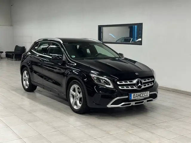 Mercedes-Benz GLA 200 Automatik*LED*AHK*Navi*SHZ*RFK*PDC*Temp*