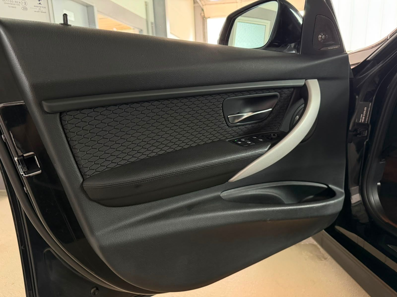 BMW 335 i Touring M-Sportpaket /1.Hand/Panorama — photo 10