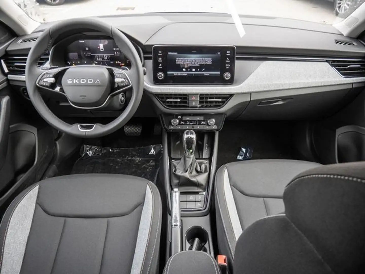 Skoda Scala 1.0 TSI Selection AHK LED SHZ PDC App Blau - 2