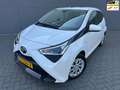 Toyota Aygo 1.0 VVT-i x-play*CAMERA*NAVI*Carplay*AIRCO*APK*NAP Blanc - thumbnail 1
