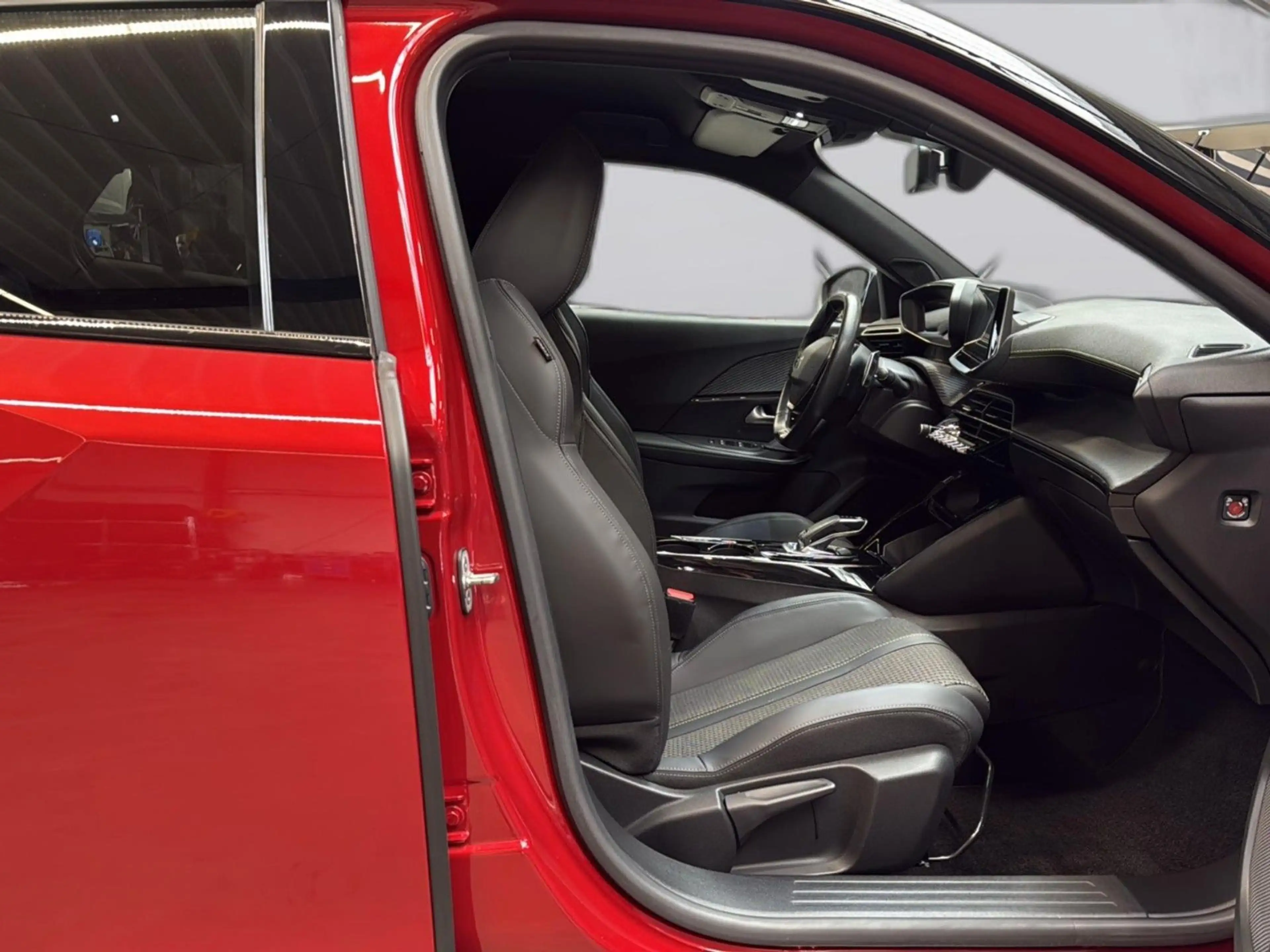 Peugeot 2008 Allure — photo 10