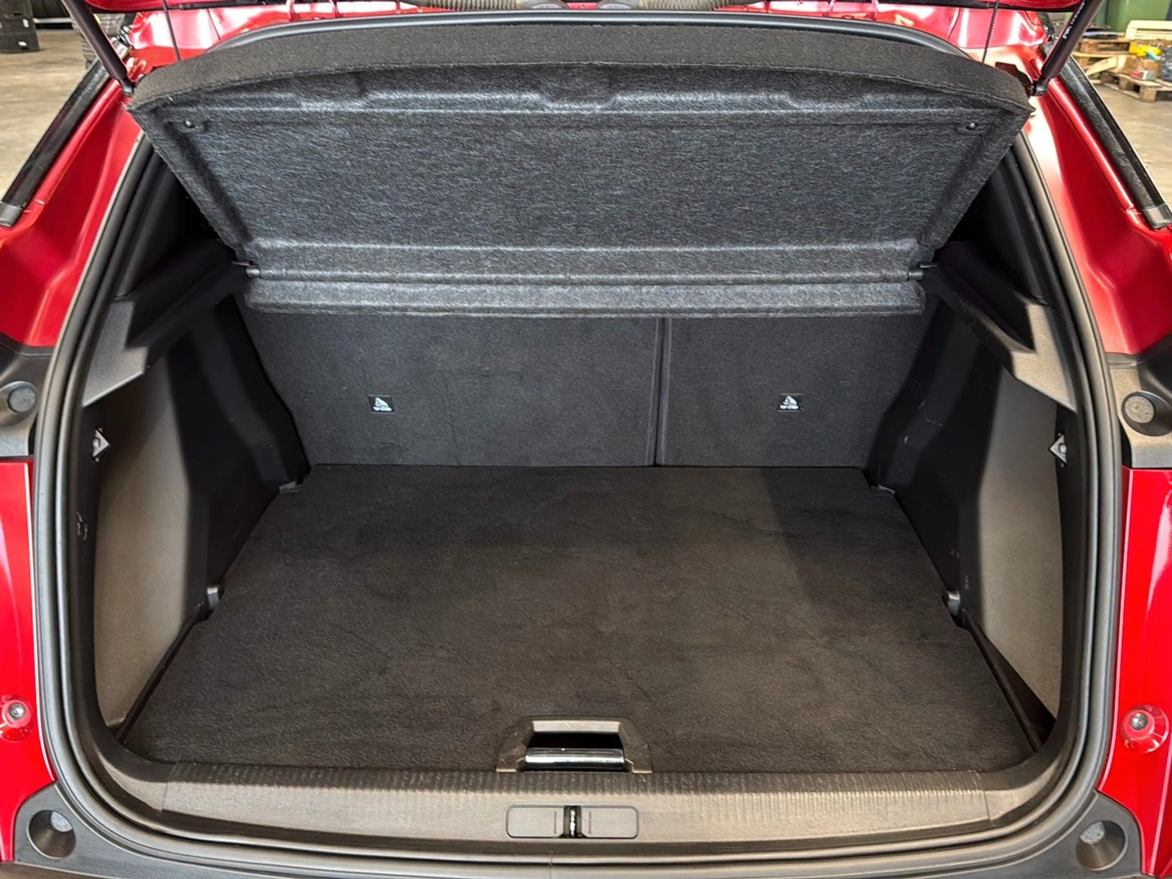 Peugeot 2008 Allure — photo 11