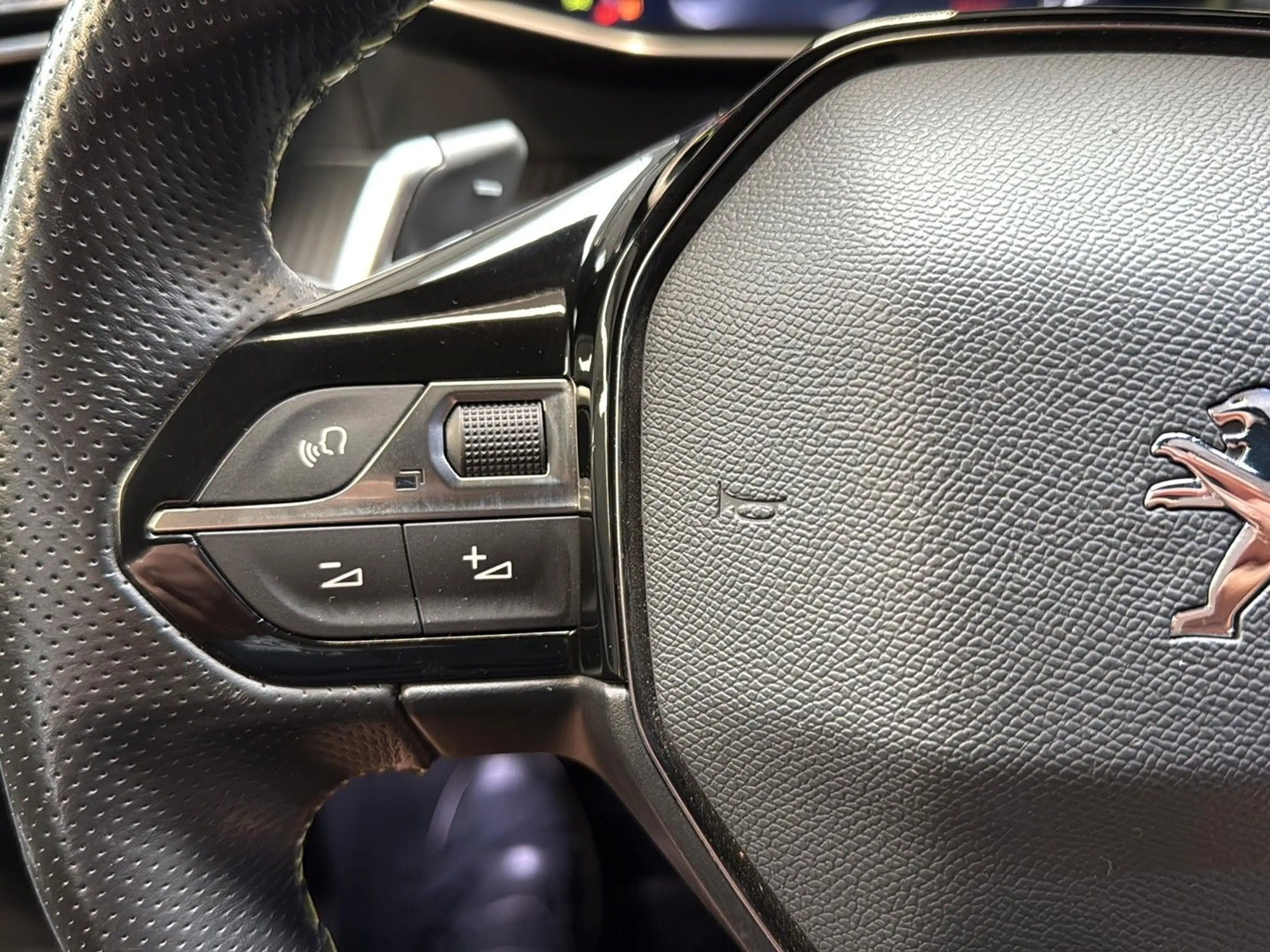 Peugeot 2008 Allure — photo 15