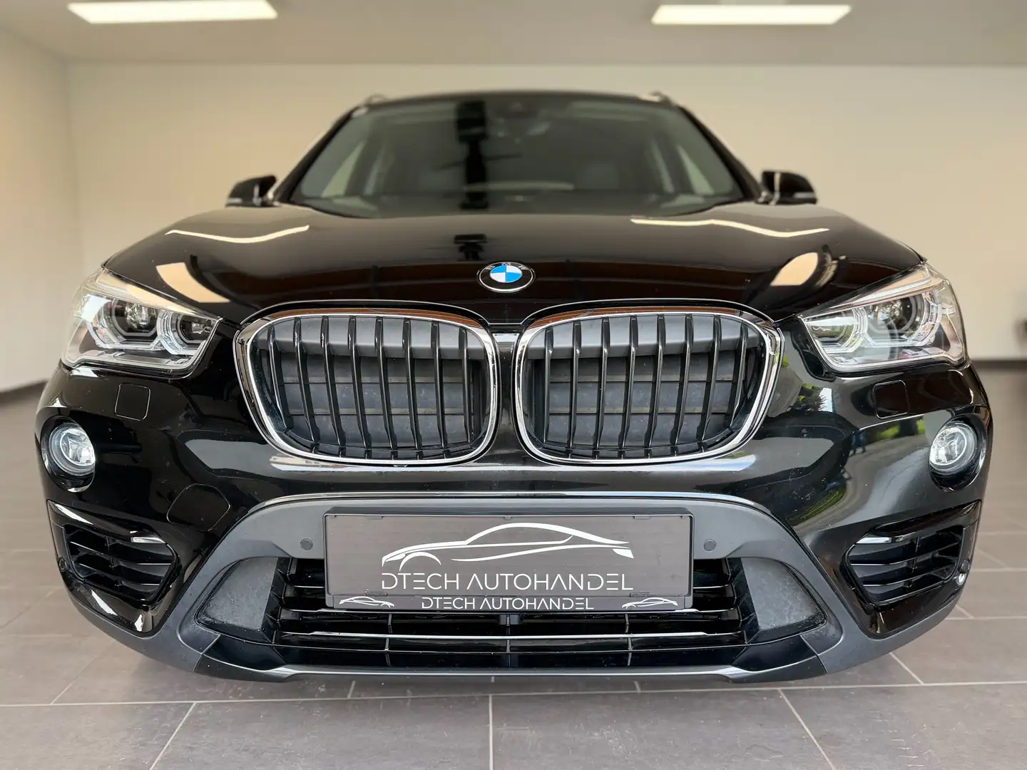 BMW X1 xDrive 18 d Sport Line/HUD/LED/RFK/SPORTSITZE Schwarz - 2