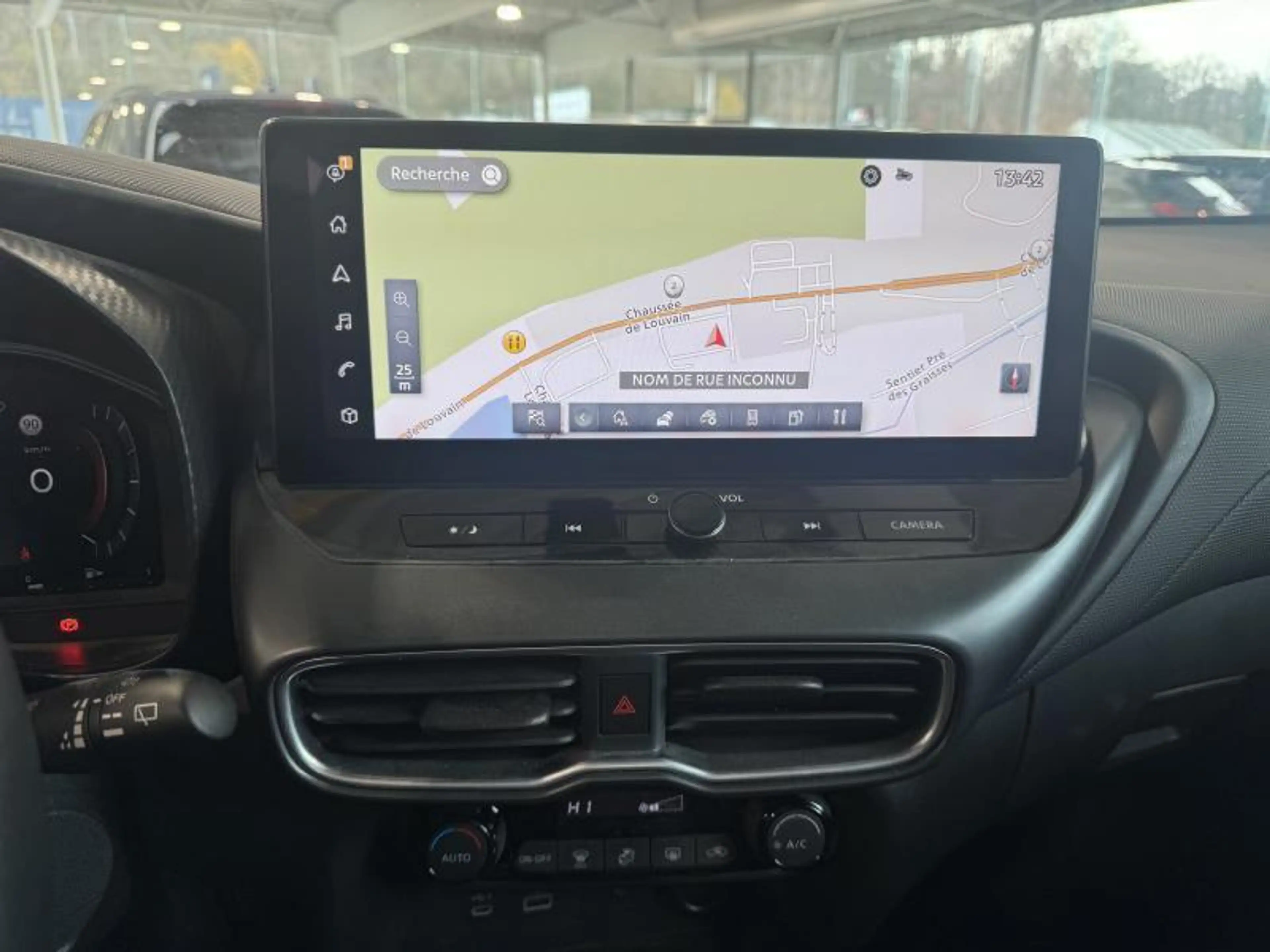 Nissan Juke 1.0 DIG-T N-DESIGN — photo 9
