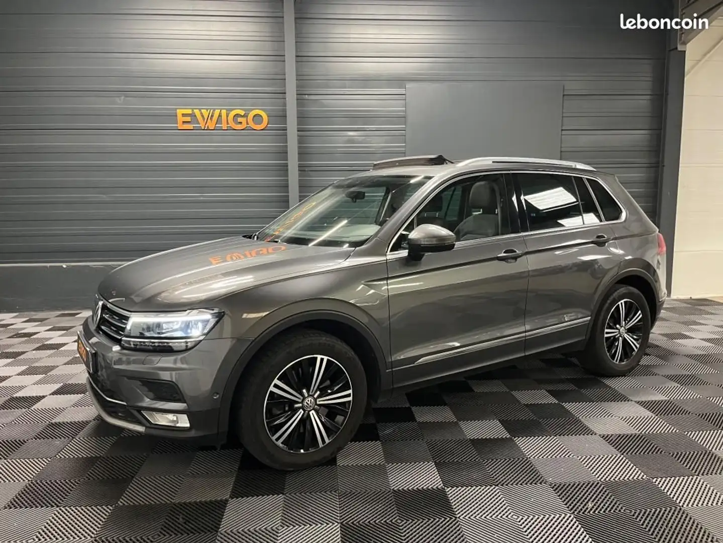 Volkswagen Tiguan 2.0 TSI 180 BLUEMOTION CARAT 4MOTION DSG BVA Grau - 1
