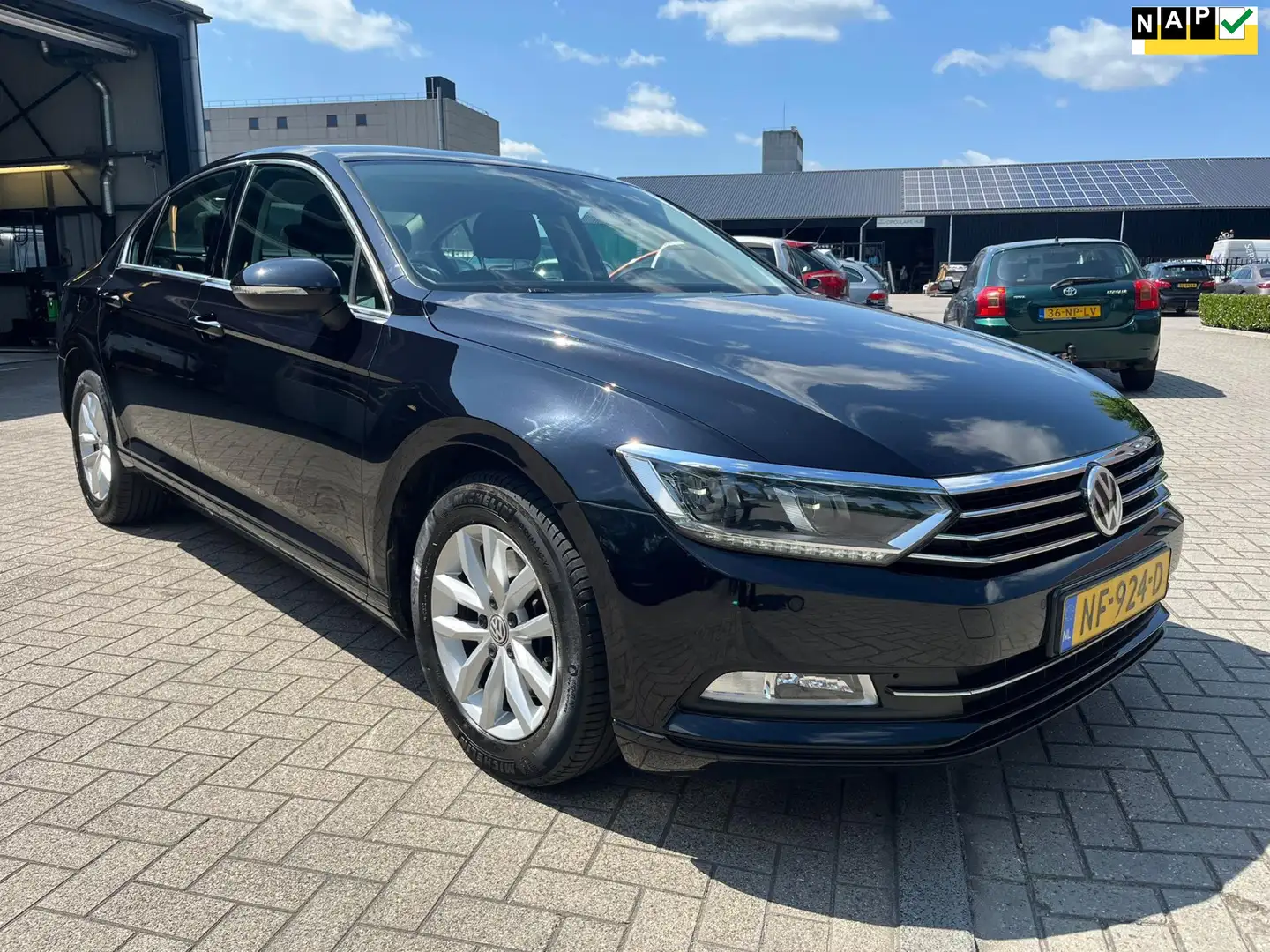 Volkswagen Passat 1.4 TSI Comfortline Zwart - 1