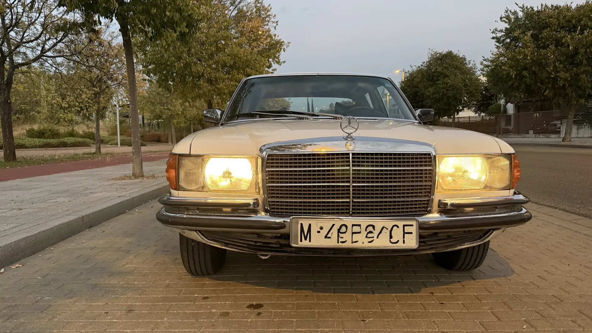 Mercedes-Benz 280 - 1