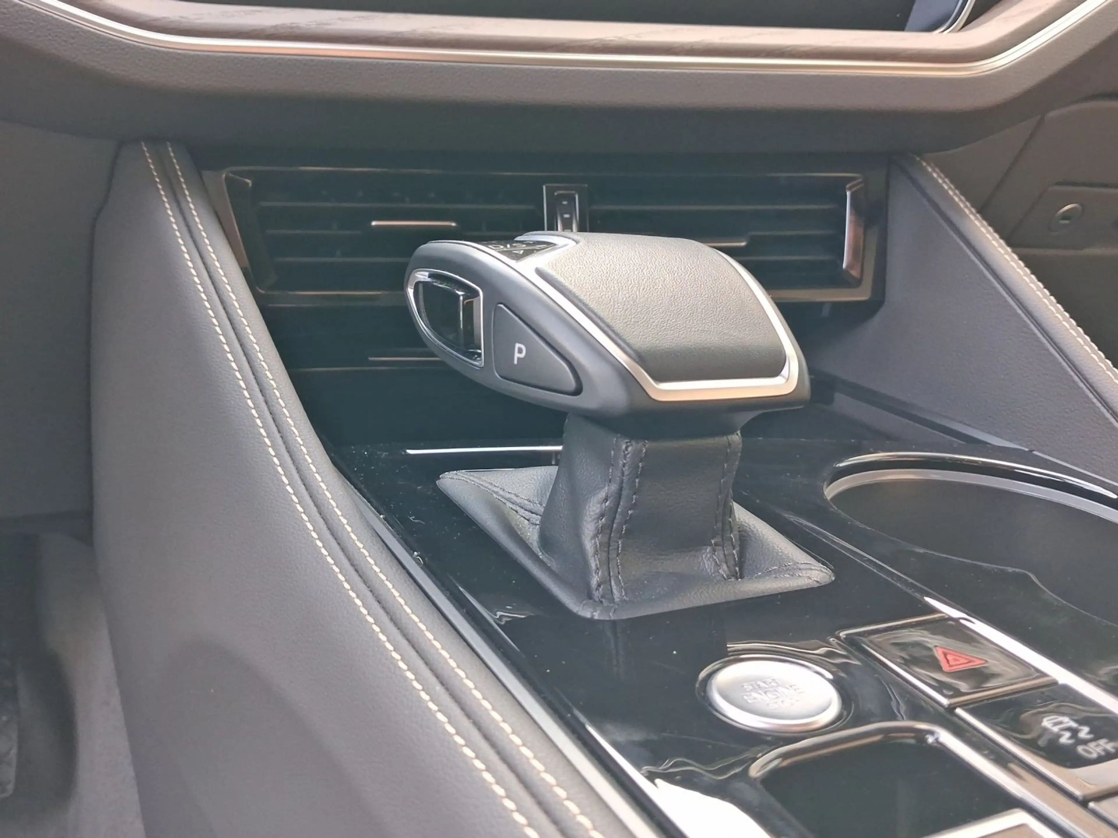 Volkswagen Touareg 3.0 TDI DSG 4M ELEGANCE STANDHZG LEDER A — photo 7
