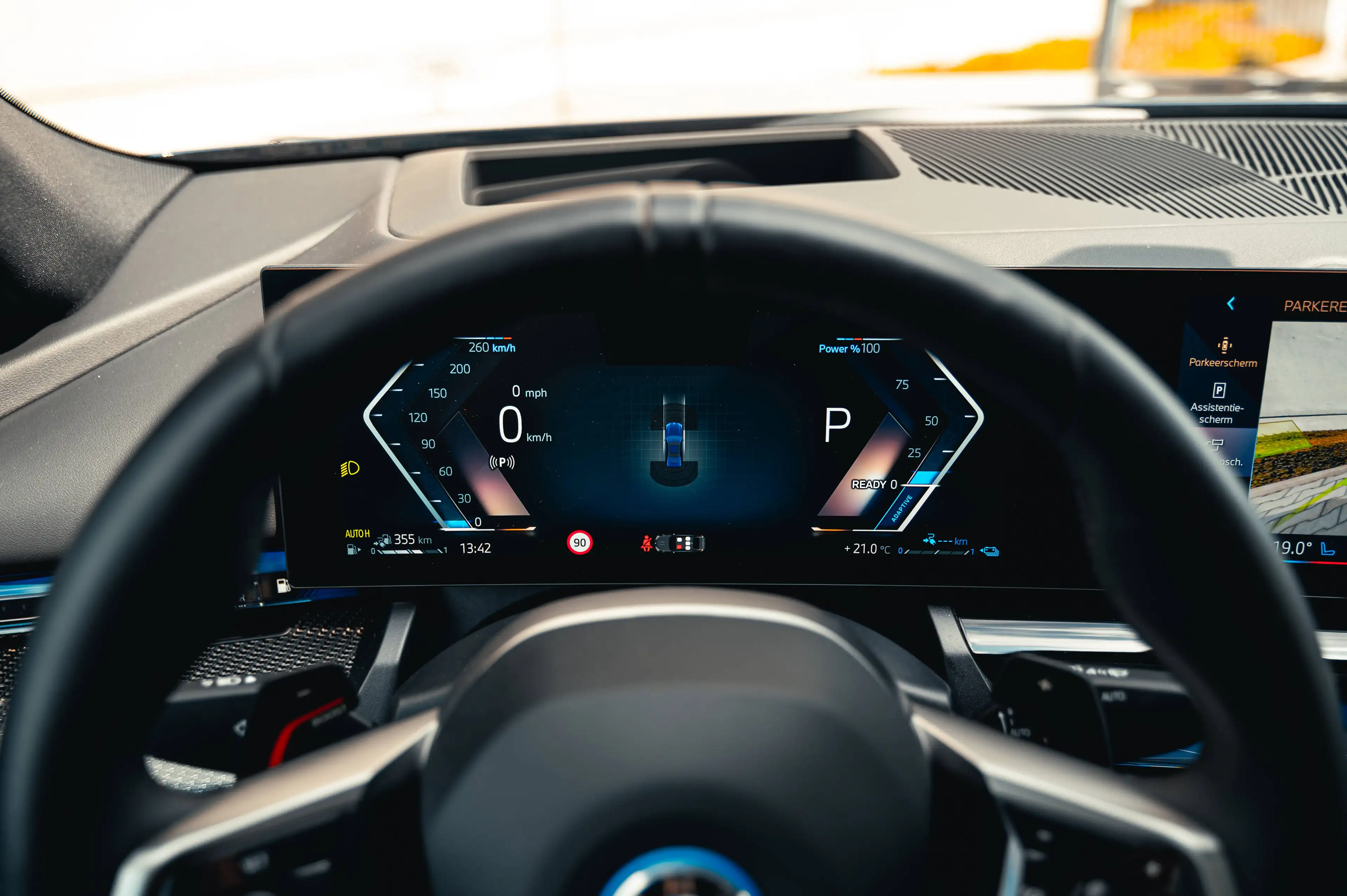 BMW 550 e xDrive M Sportpakket Pro/ Iconic Glow/ HUD/ Pano/ 360°/ Bowers&Wilkins/ Stoelventilatie — photo 11