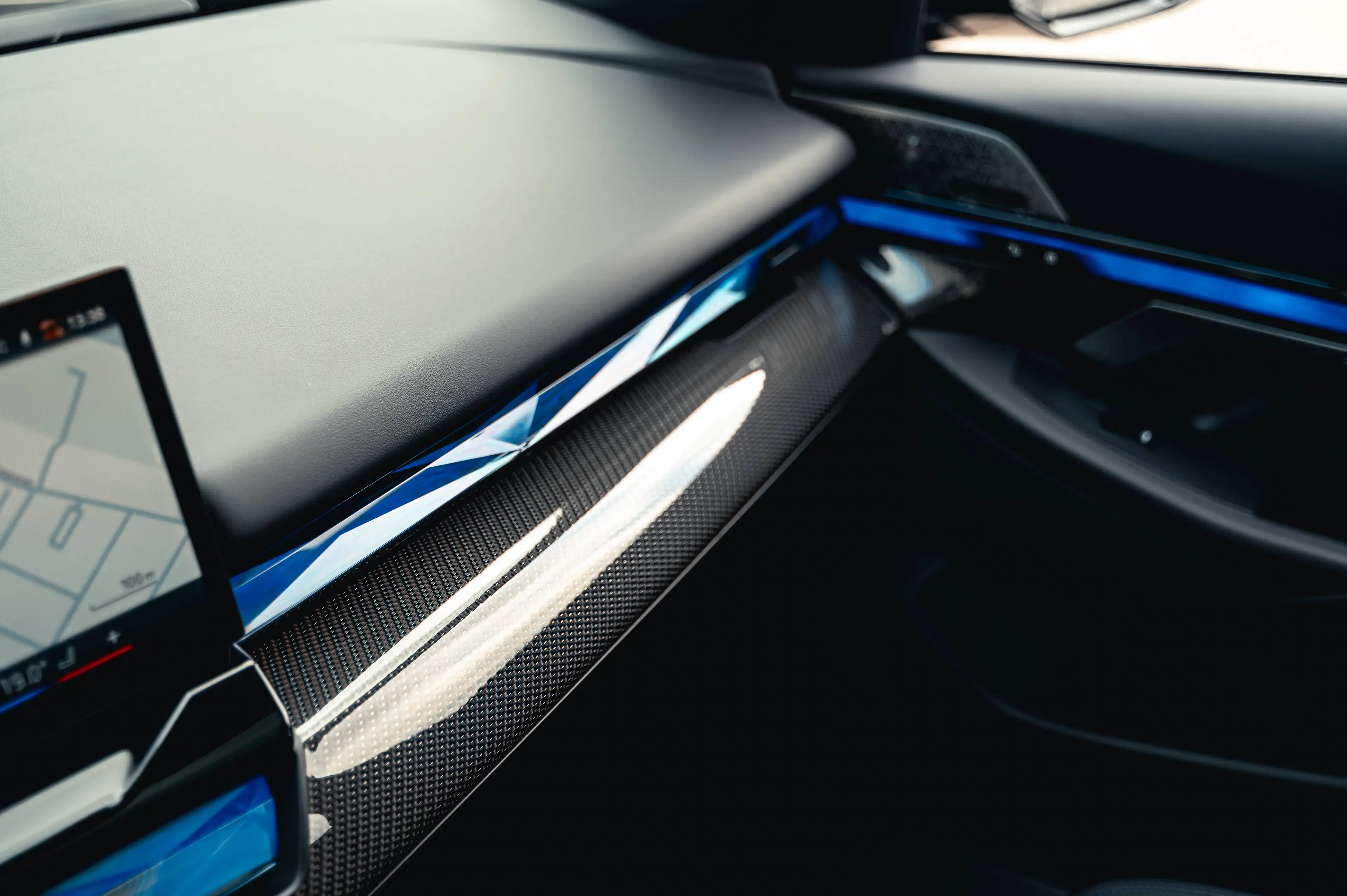 BMW 550 e xDrive M Sportpakket Pro/ Iconic Glow/ HUD/ Pano/ 360°/ Bowers&Wilkins/ Stoelventilatie — photo 13