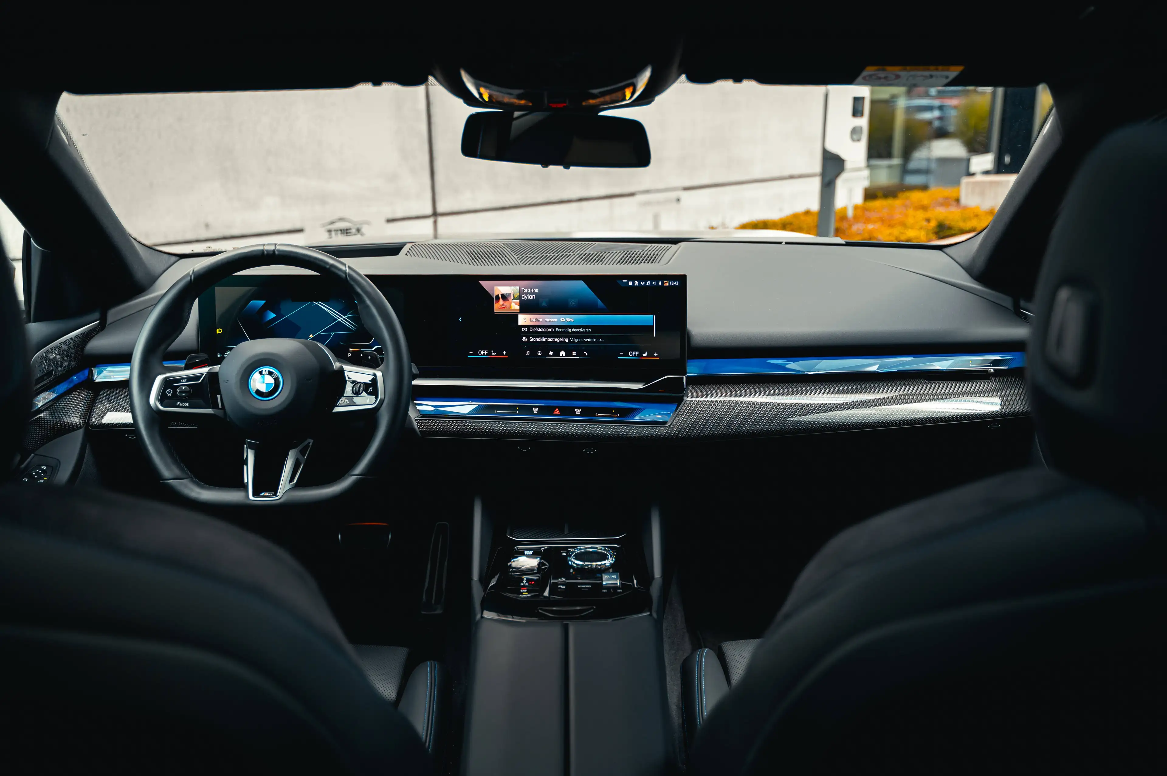 BMW 550 e xDrive M Sportpakket Pro/ Iconic Glow/ HUD/ Pano/ 360°/ Bowers&Wilkins/ Stoelventilatie — photo 10