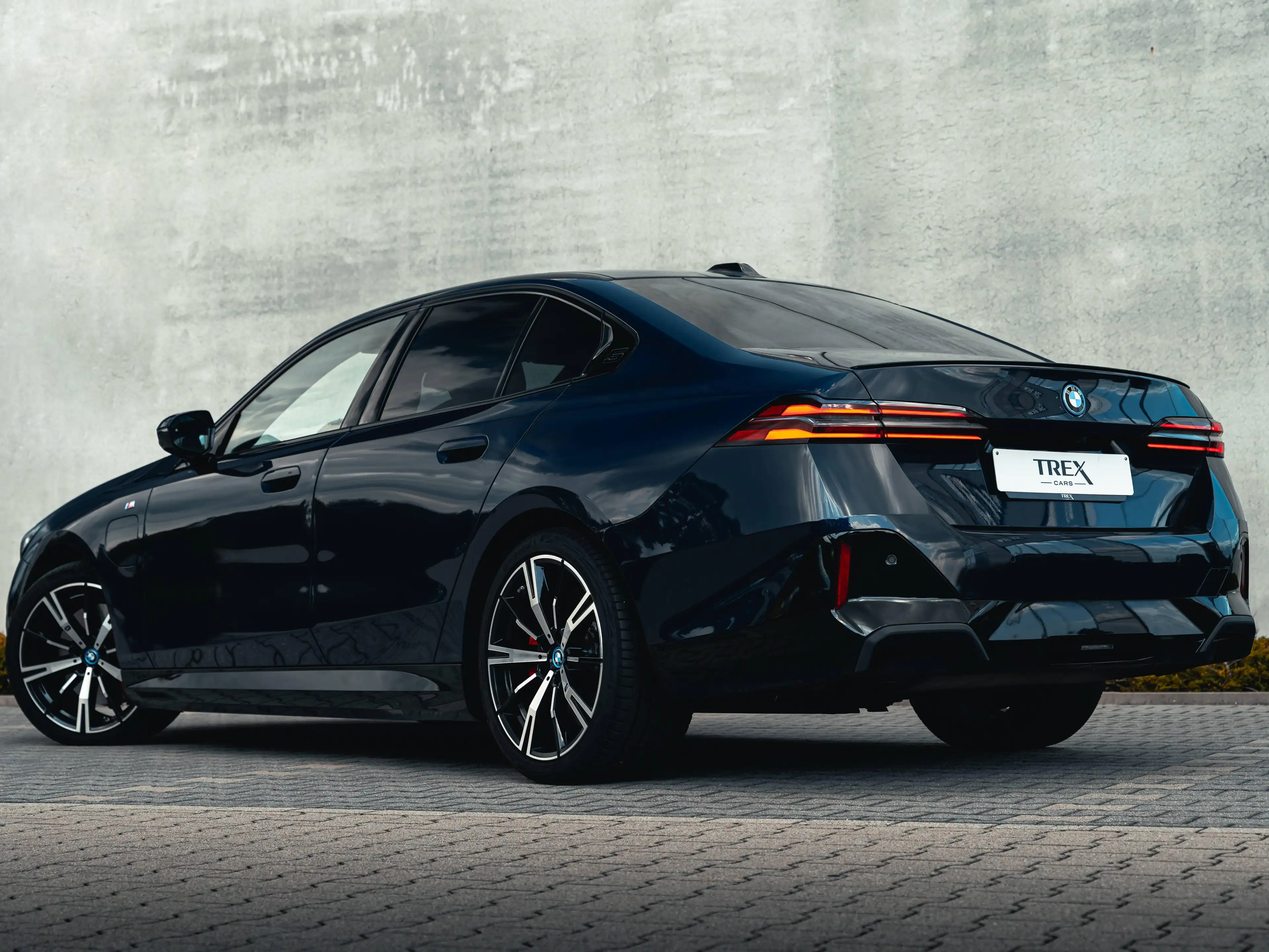BMW 550 e xDrive M Sportpakket Pro/ Iconic Glow/ HUD/ Pano/ 360°/ Bowers&Wilkins/ Stoelventilatie — photo 7