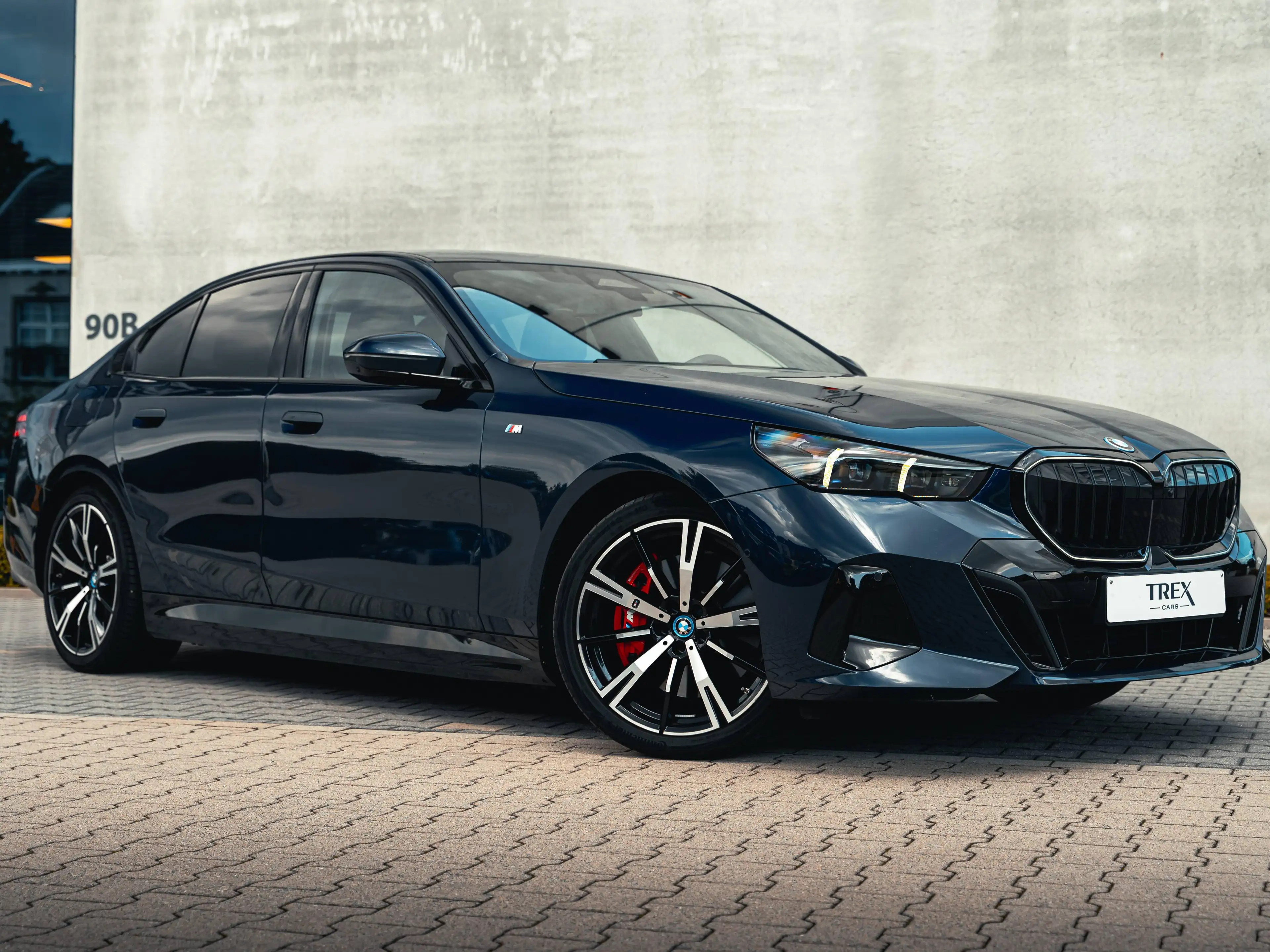 BMW 550 e xDrive M Sportpakket Pro/ Iconic Glow/ HUD/ Pano/ 360°/ Bowers&Wilkins/ Stoelventilatie