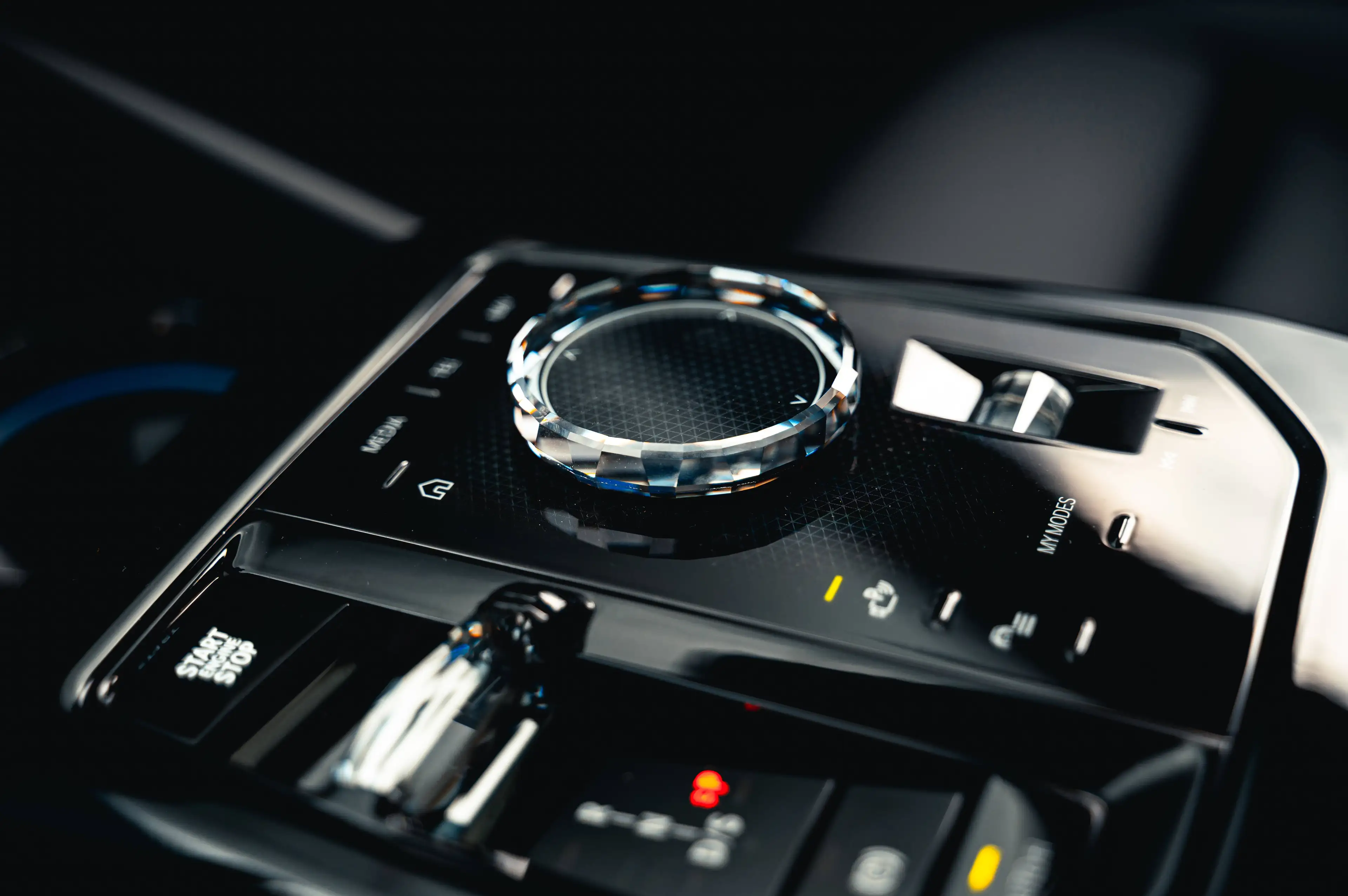 BMW 550 e xDrive M Sportpakket Pro/ Iconic Glow/ HUD/ Pano/ 360°/ Bowers&Wilkins/ Stoelventilatie — photo 12