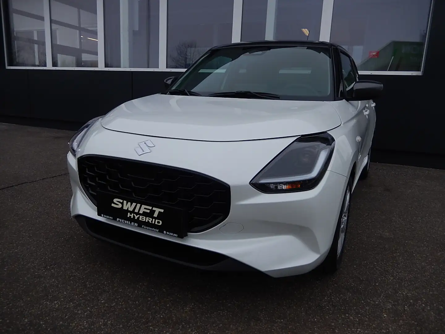 Suzuki Swift 1,2 Hybrid Shine Weiß - 1