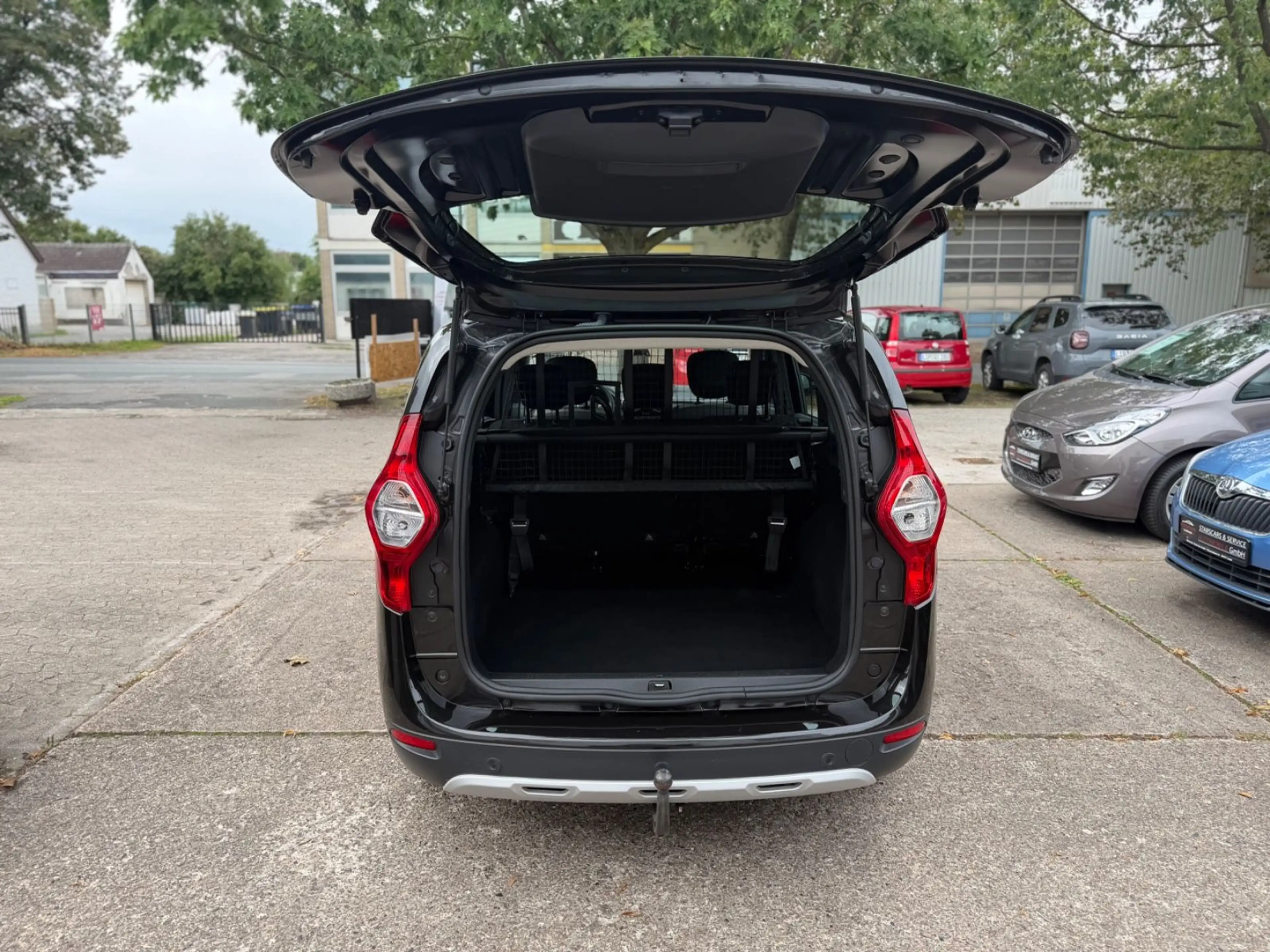 Dacia Lodgy *Stepway-Plus*NAVI*KAMERA*SHZ*AHK*1.HAND* — photo 7
