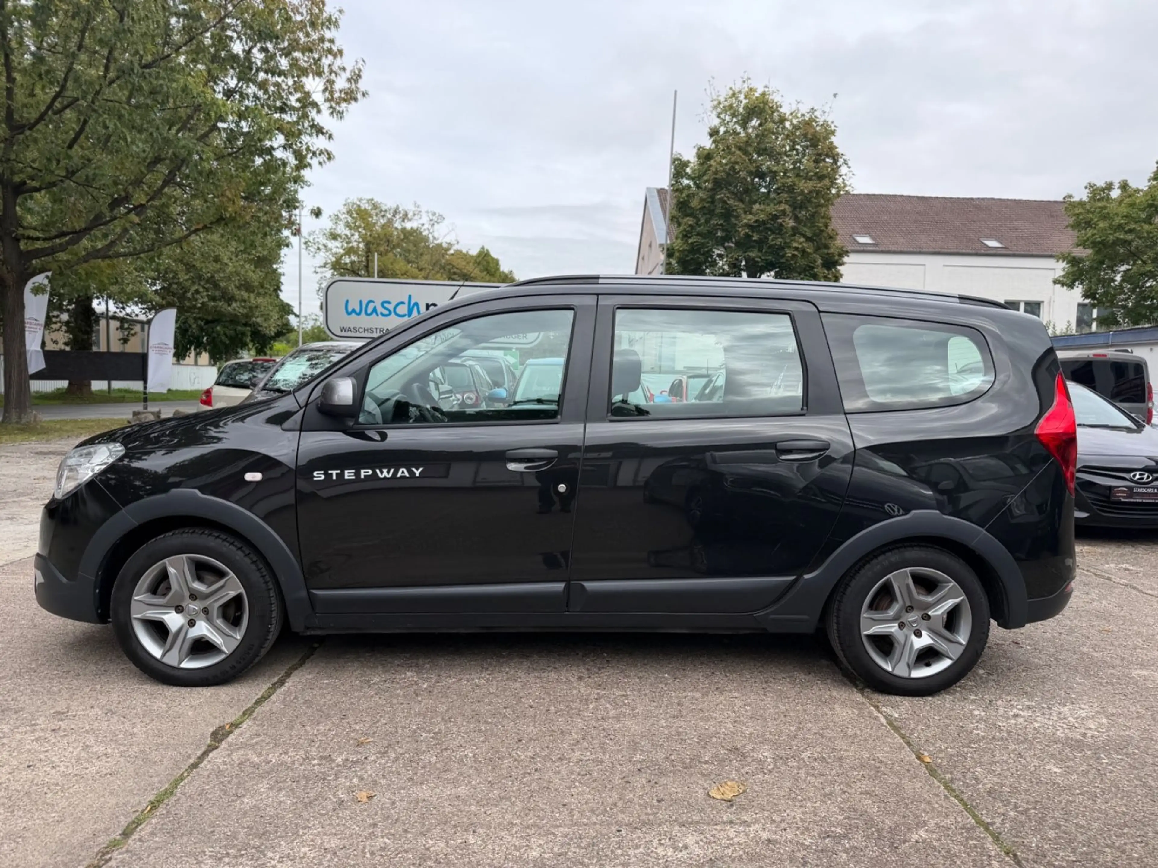 Dacia Lodgy *Stepway-Plus*NAVI*KAMERA*SHZ*AHK*1.HAND* — photo 4