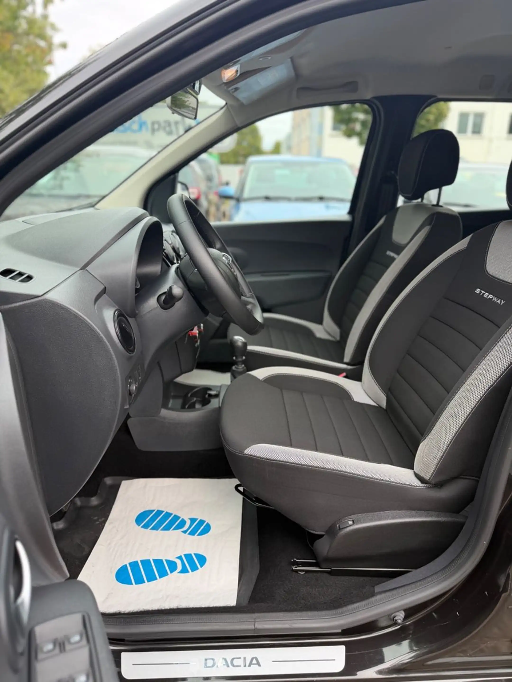 Dacia Lodgy *Stepway-Plus*NAVI*KAMERA*SHZ*AHK*1.HAND* — photo 15