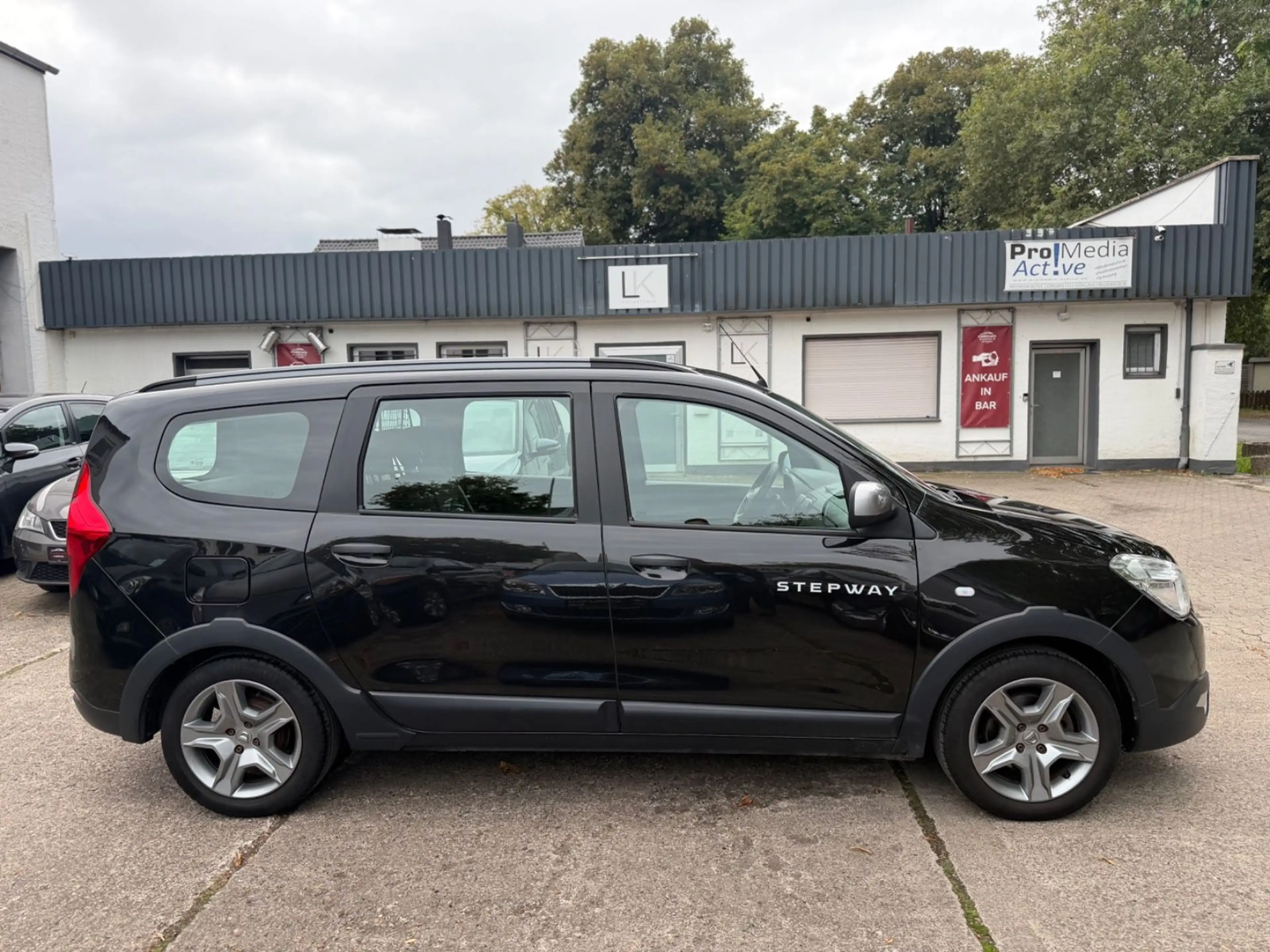 Dacia Lodgy *Stepway-Plus*NAVI*KAMERA*SHZ*AHK*1.HAND* — photo 12