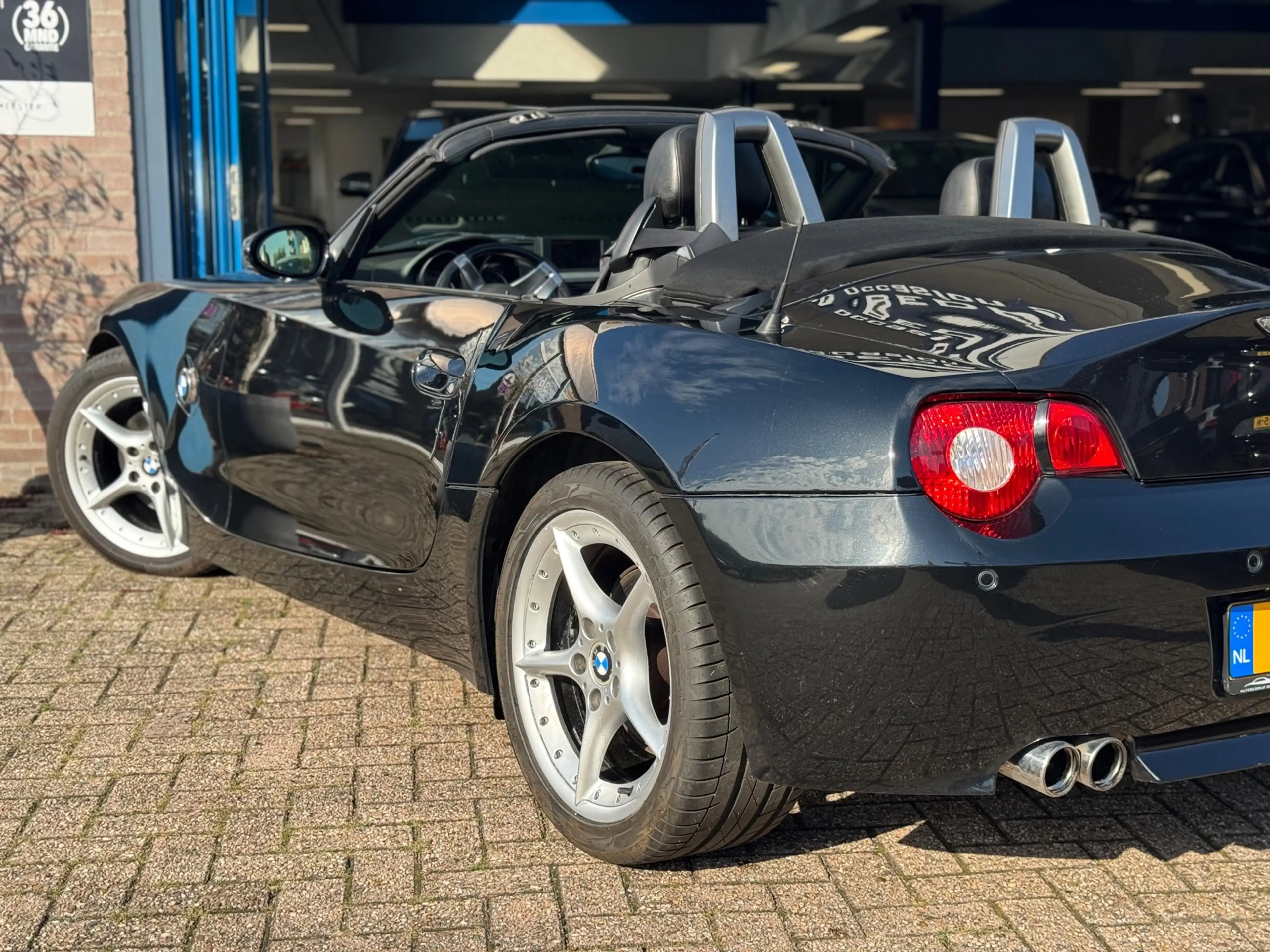 BMW Z4 Roadster 3.0i 2003 ZWART CABRIO AIRCO LM APK NAP! — photo 6
