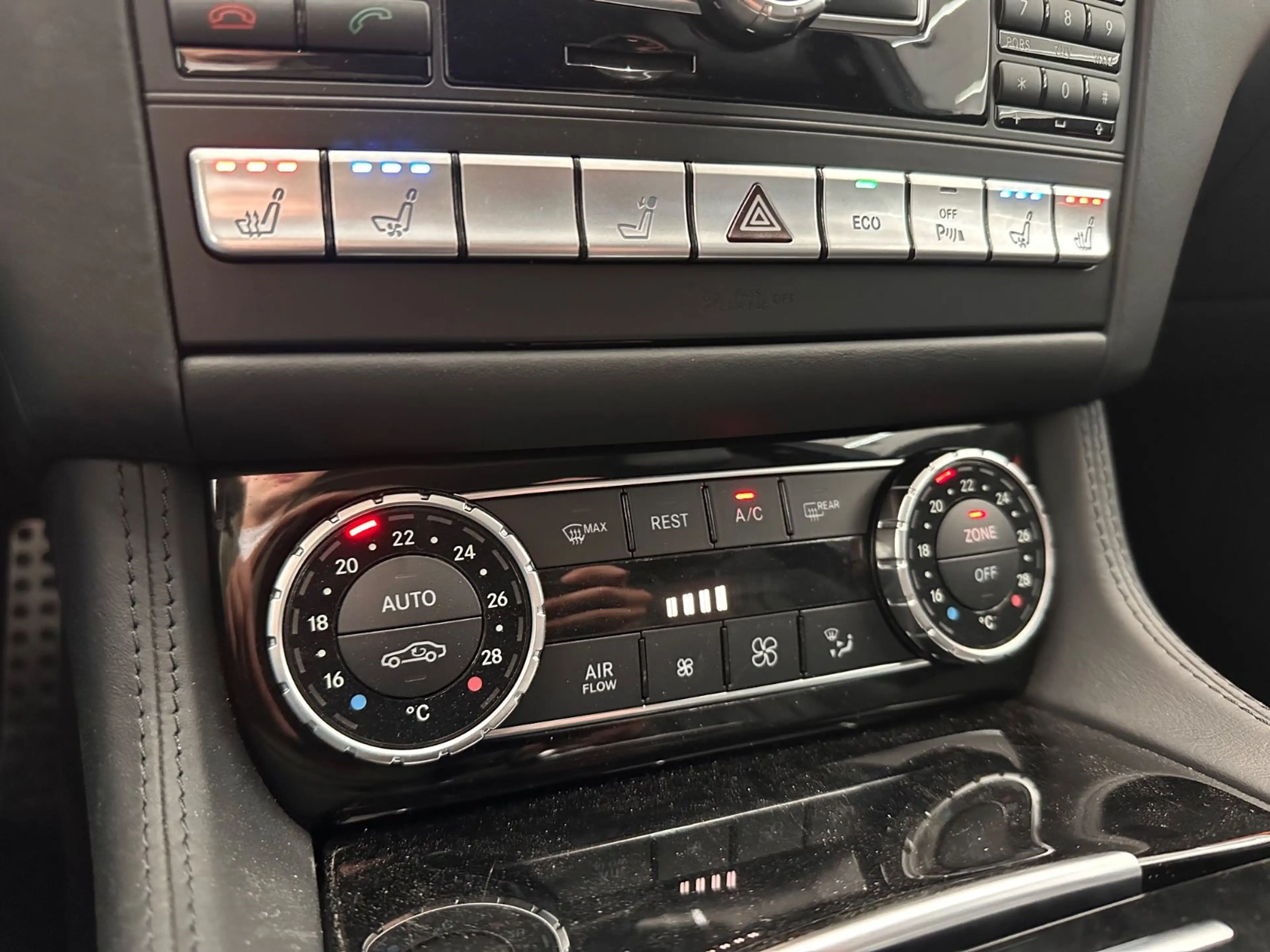 Mercedes-Benz CLS 350 CGI ShootingBrake*Memory*Distronic*Totw* — photo 35